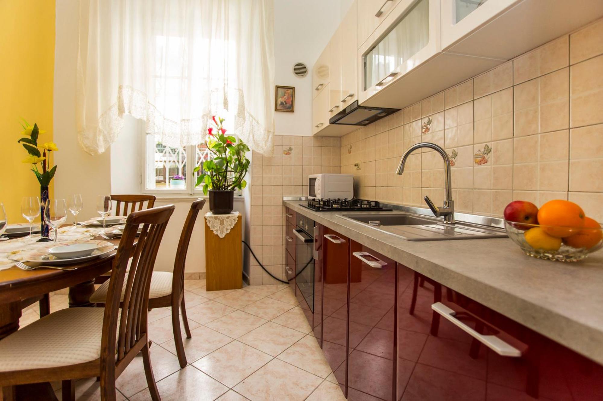 emanuel apartman