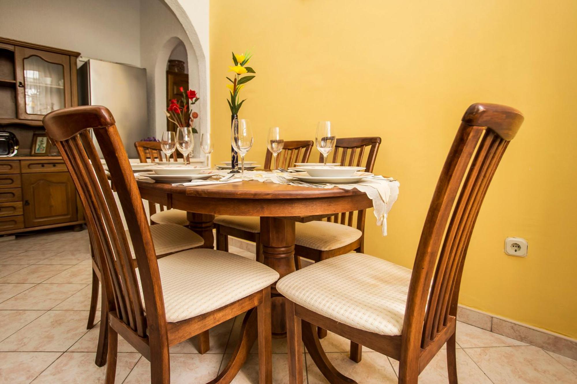 emanuel apartman