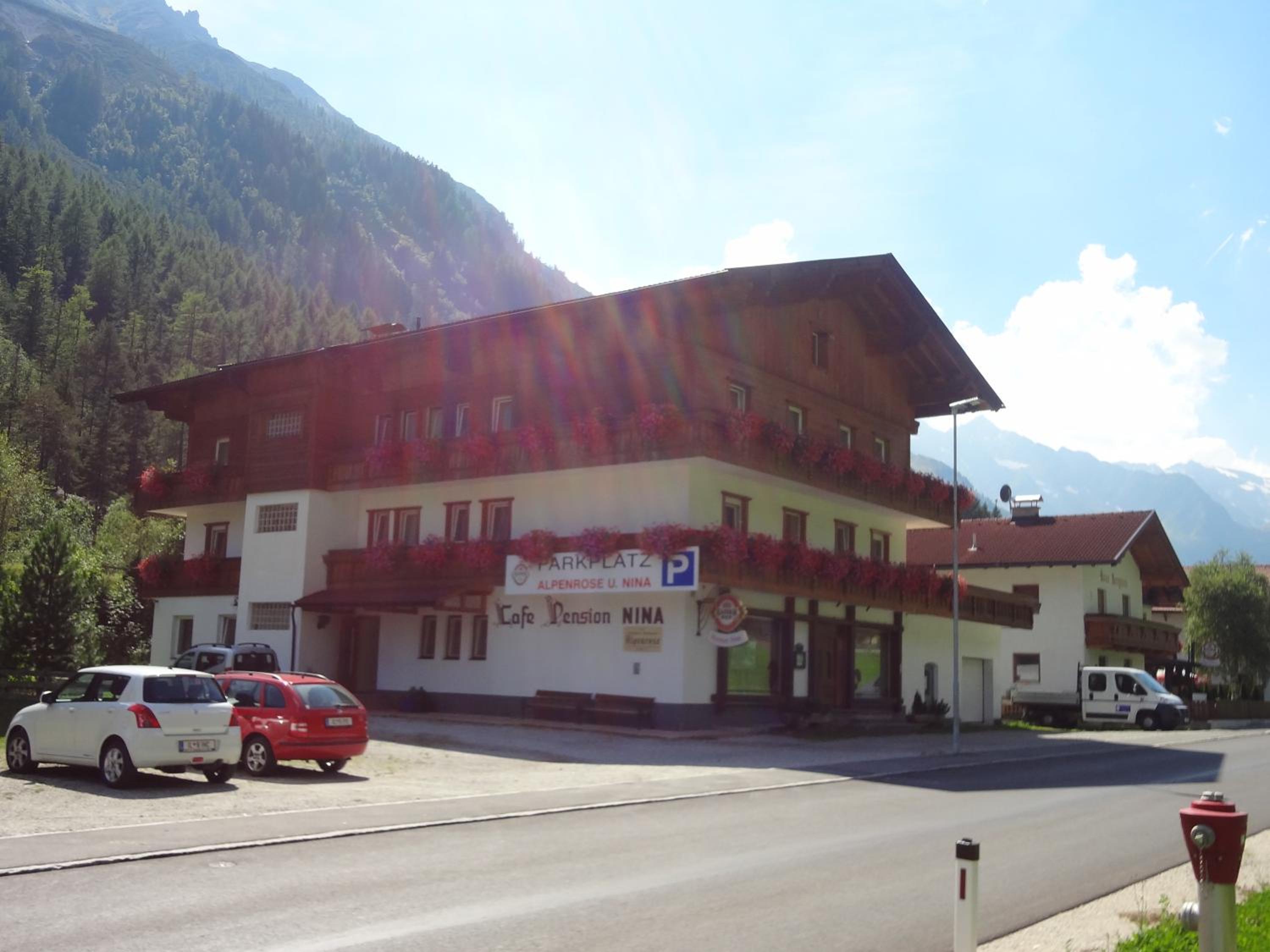 Pension Nina & Gasthof Alpenrose