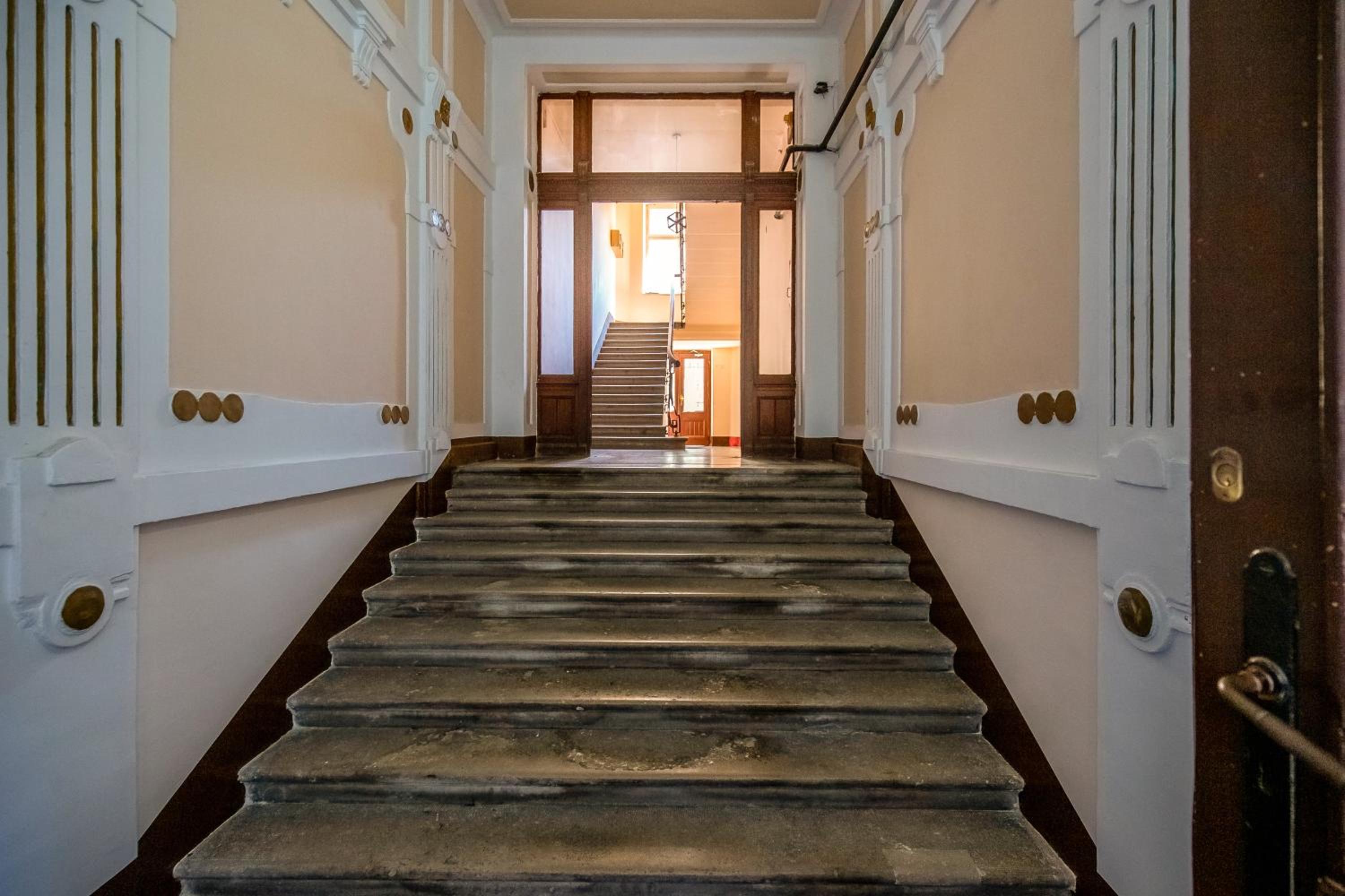 Number 1 Deluxe Apartments