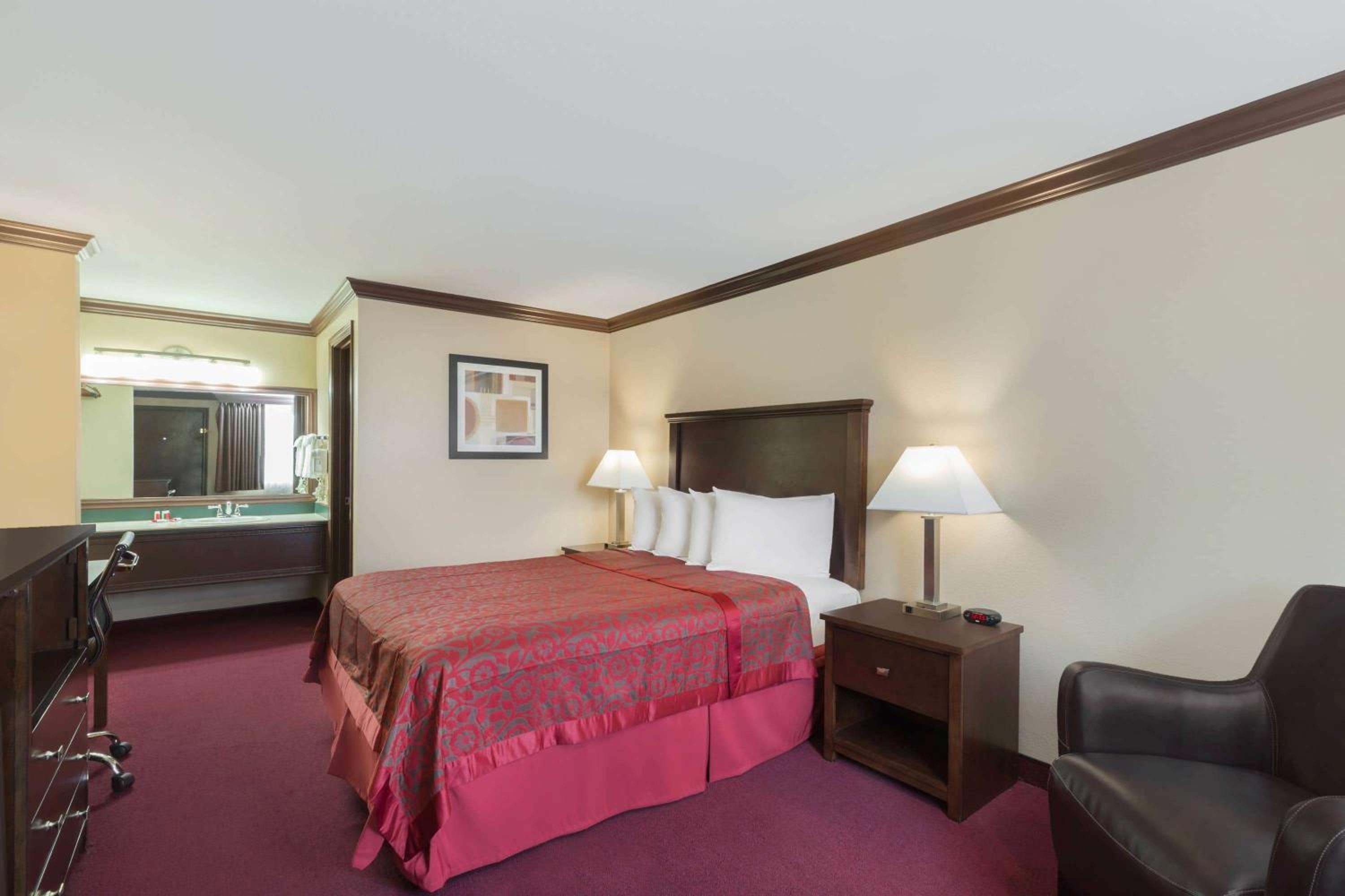 Days Inn by Wyndham Auburn view 5