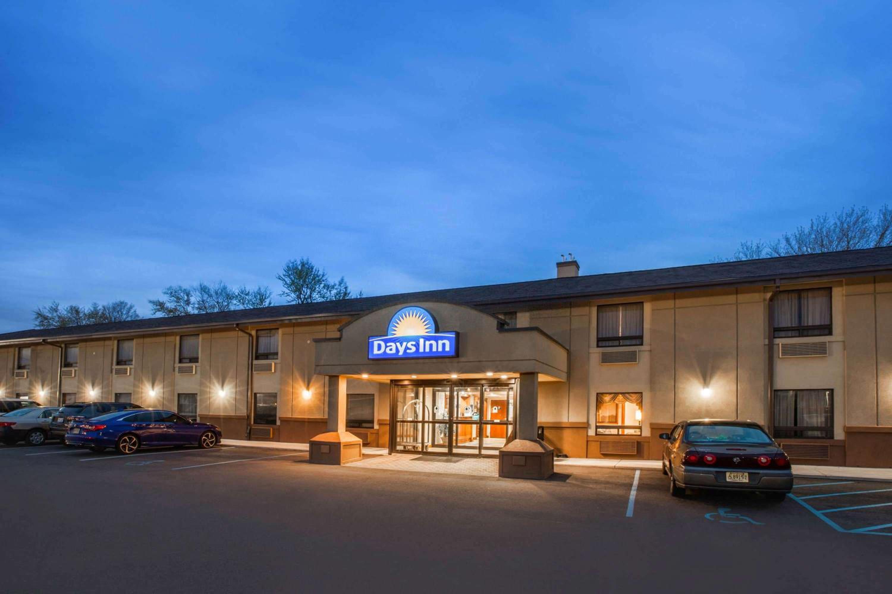 Econo Lodge Woodbridge view 4