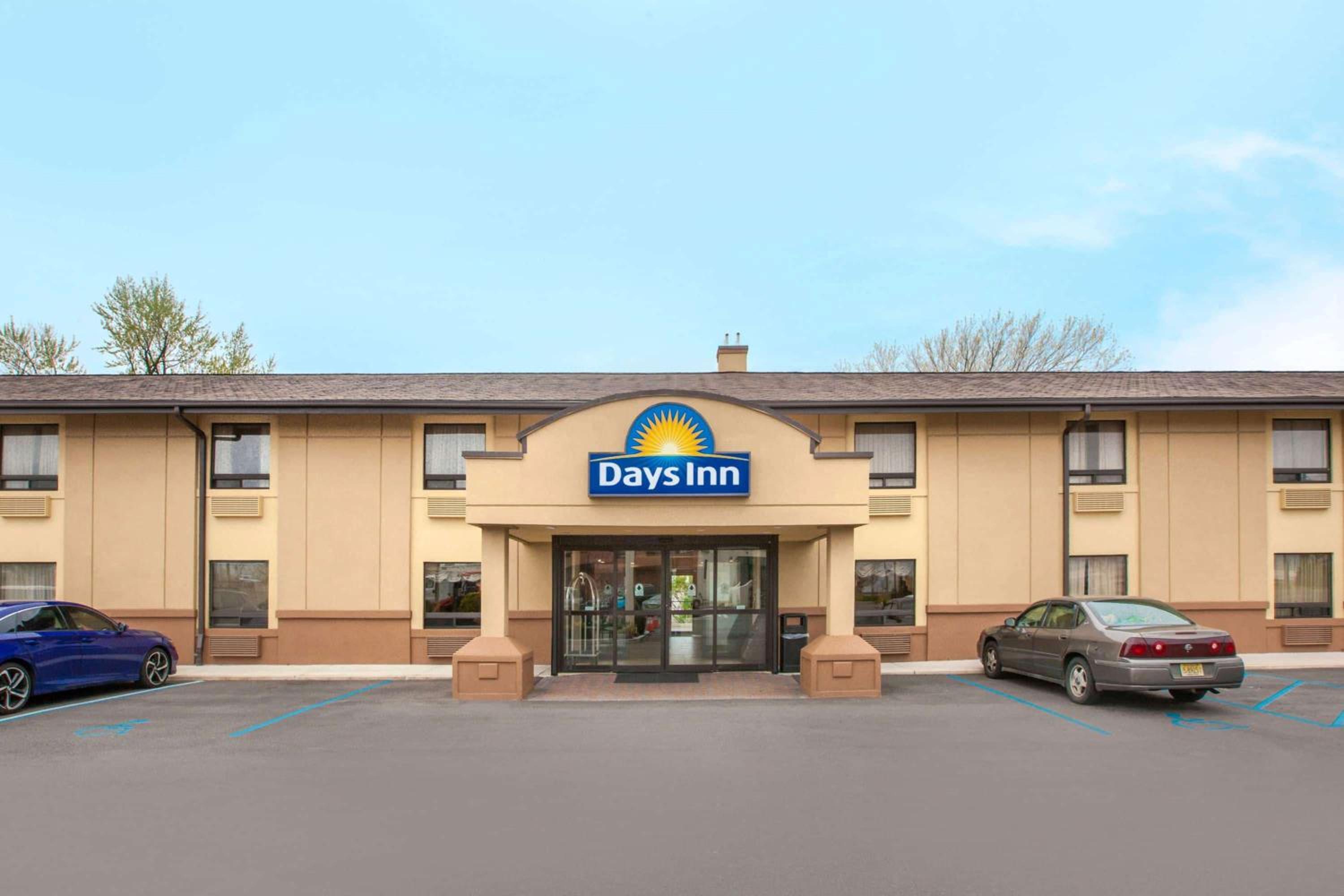 Econo Lodge Woodbridge view 2
