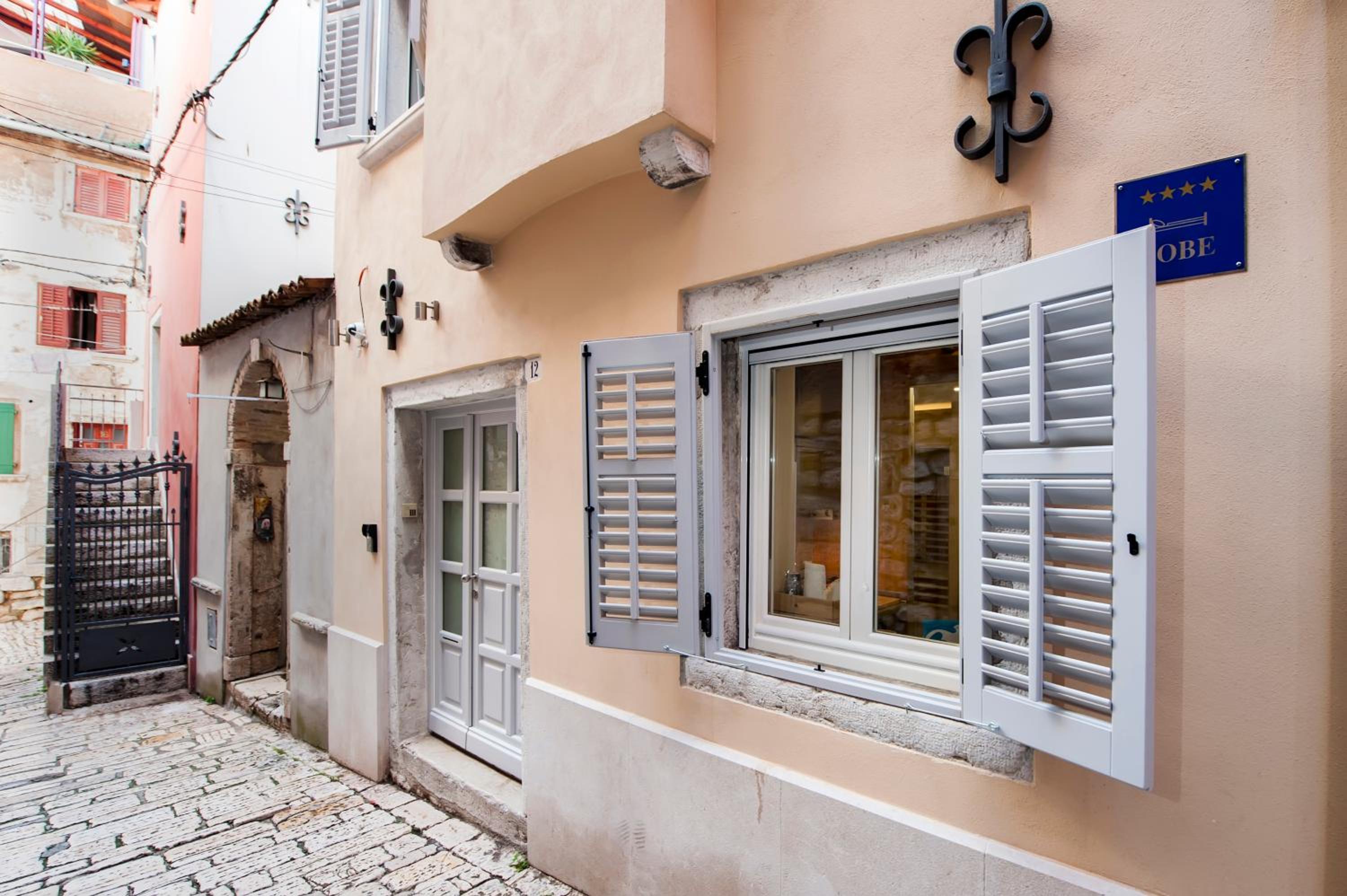 Hotel Santa Lucia Guest House - Image 1