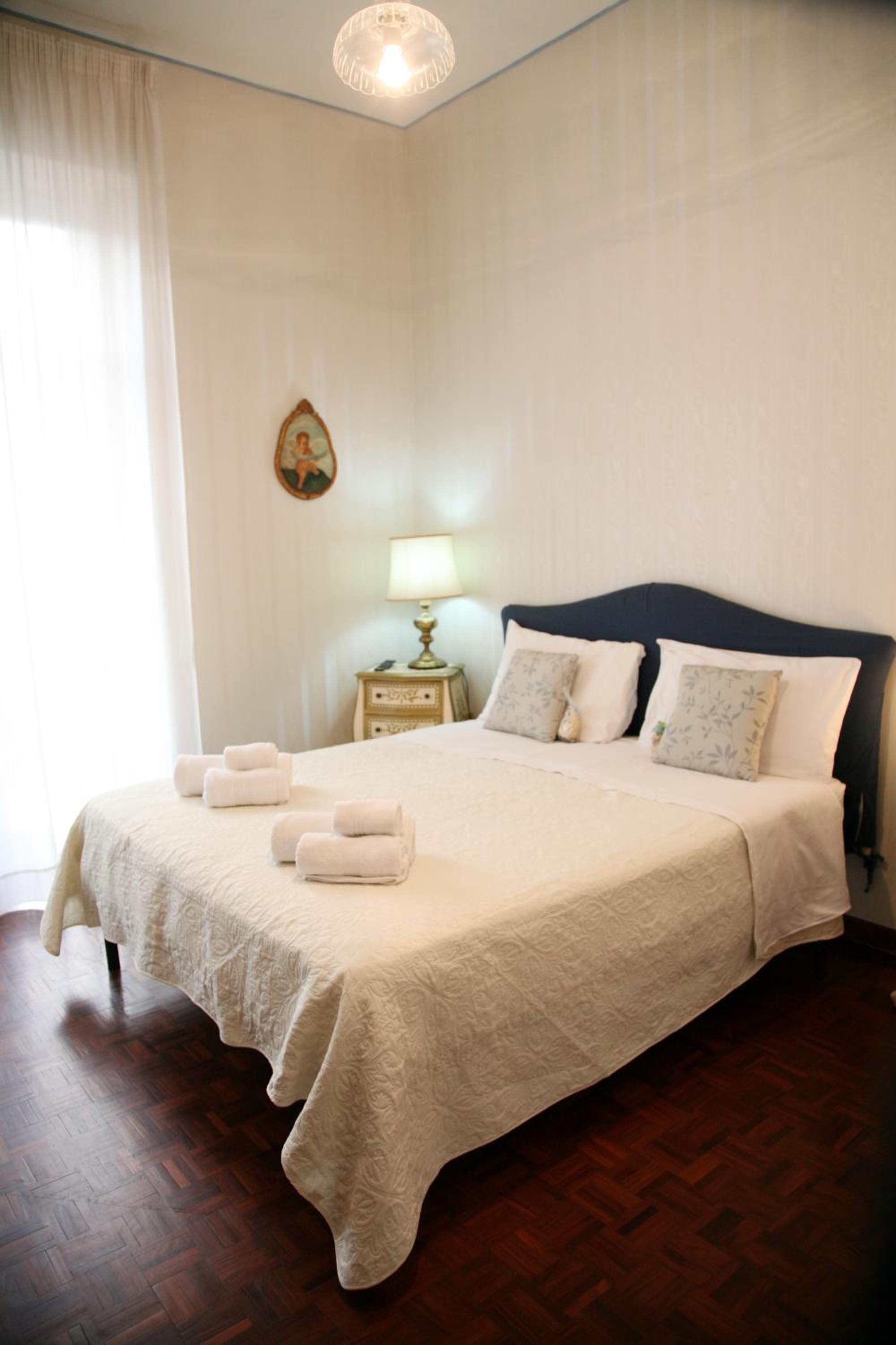 Stendhal 14 en Naples — hotel room