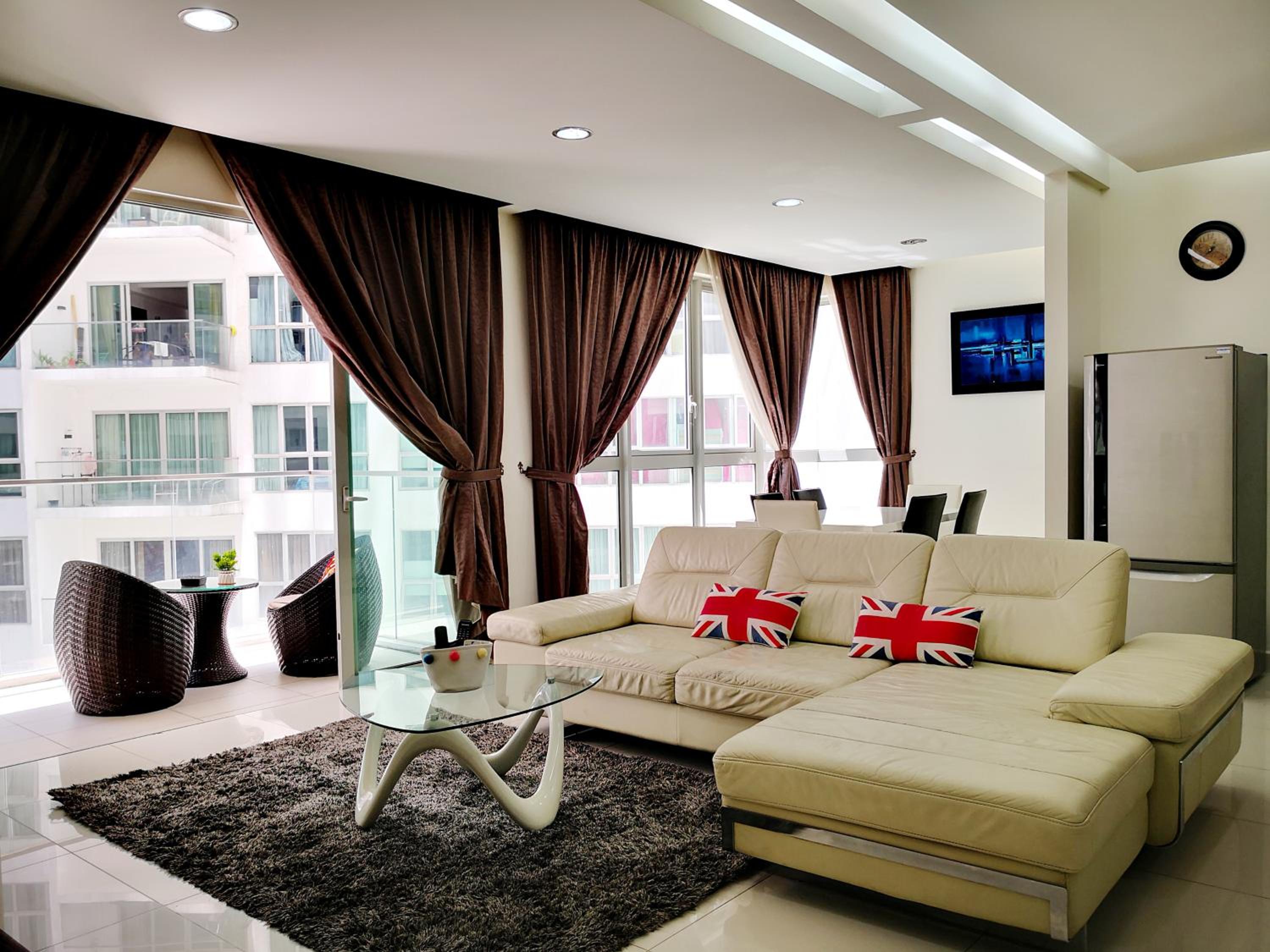KLCC Inifinity Pool - The Regalia Residences & Suites by KL minsu