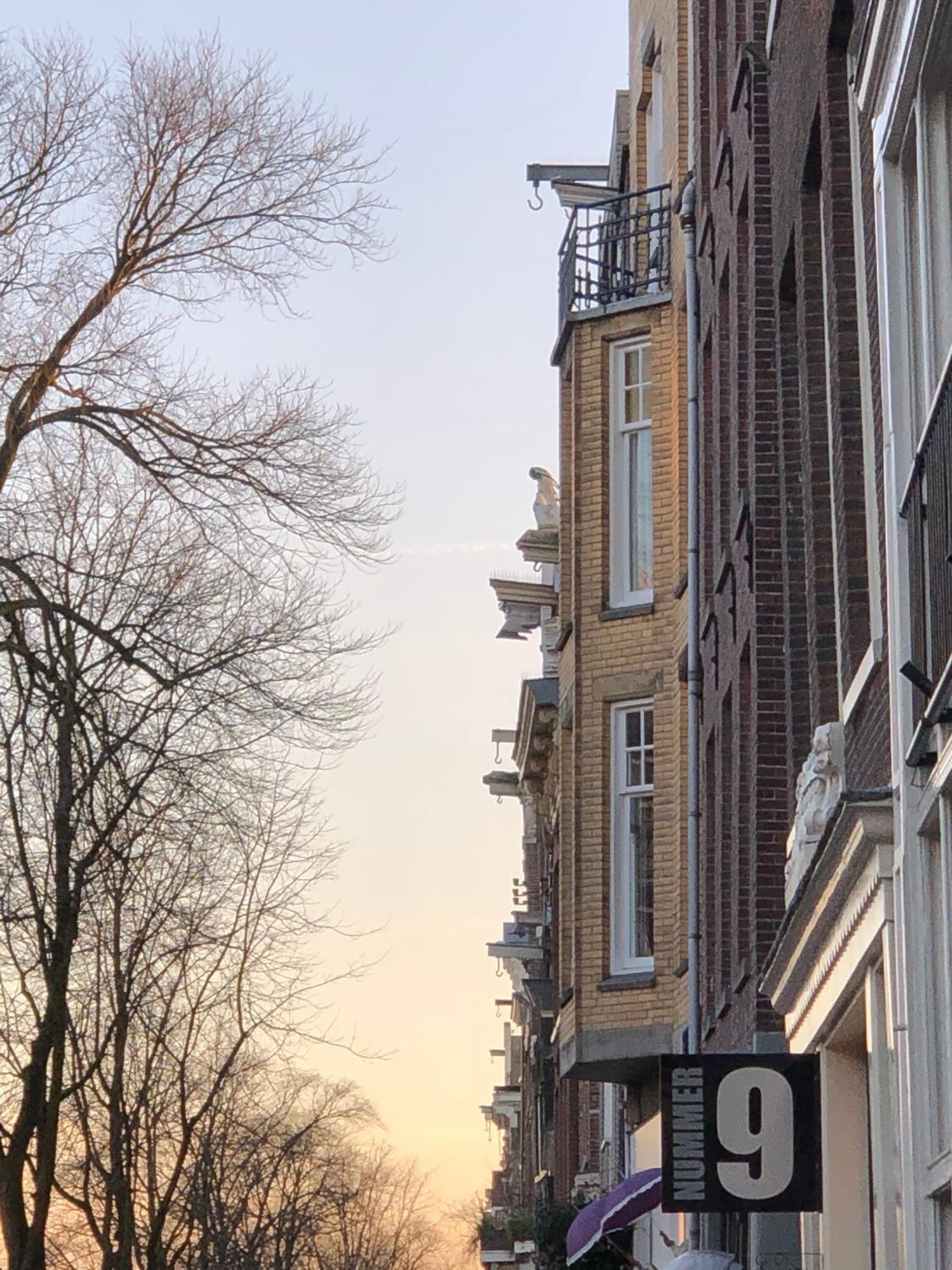 Décor Canal House