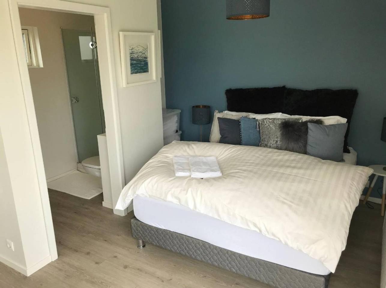 Dalabyggd Cottages - Romantic stay by the Secret Lagoon view 4