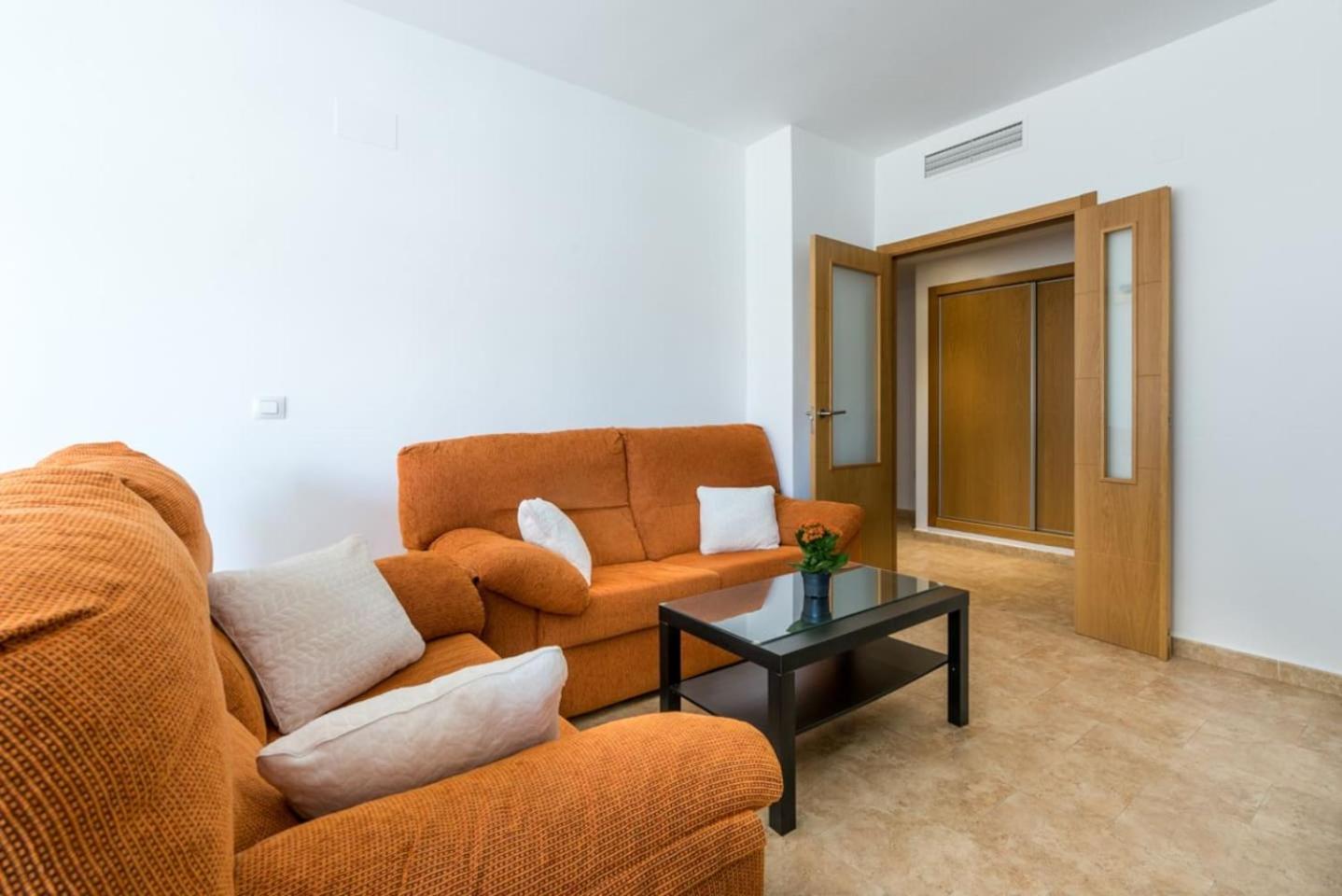 COMFORTABLE, CLOSE TO THE BEACH, POOL, NEW, PADDLE