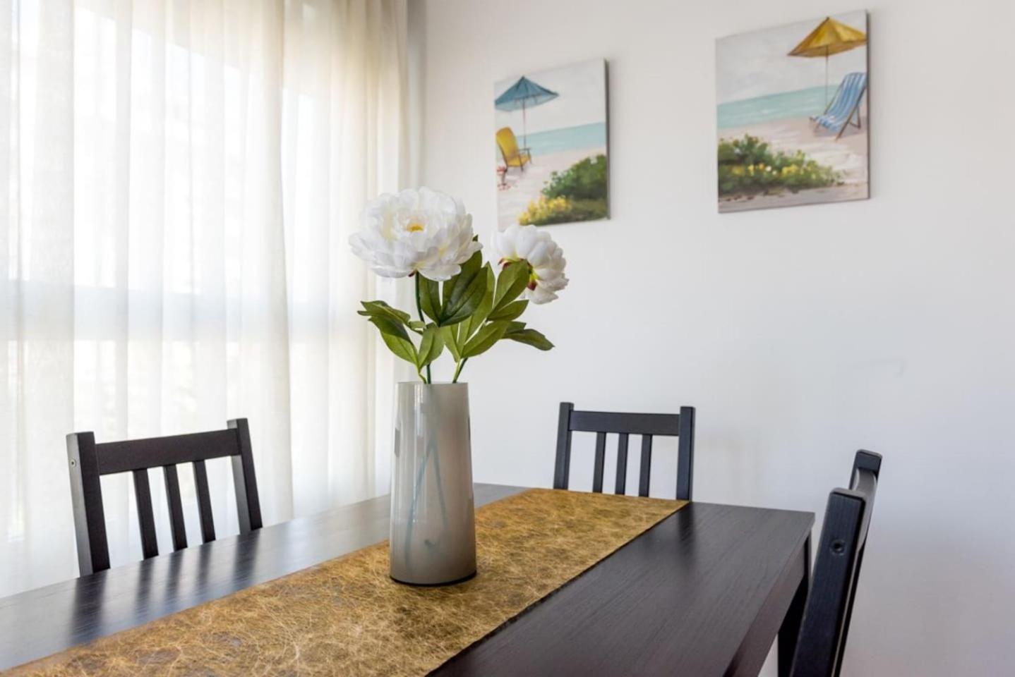 COMFORTABLE, CLOSE TO THE BEACH, POOL, NEW, PADDLE