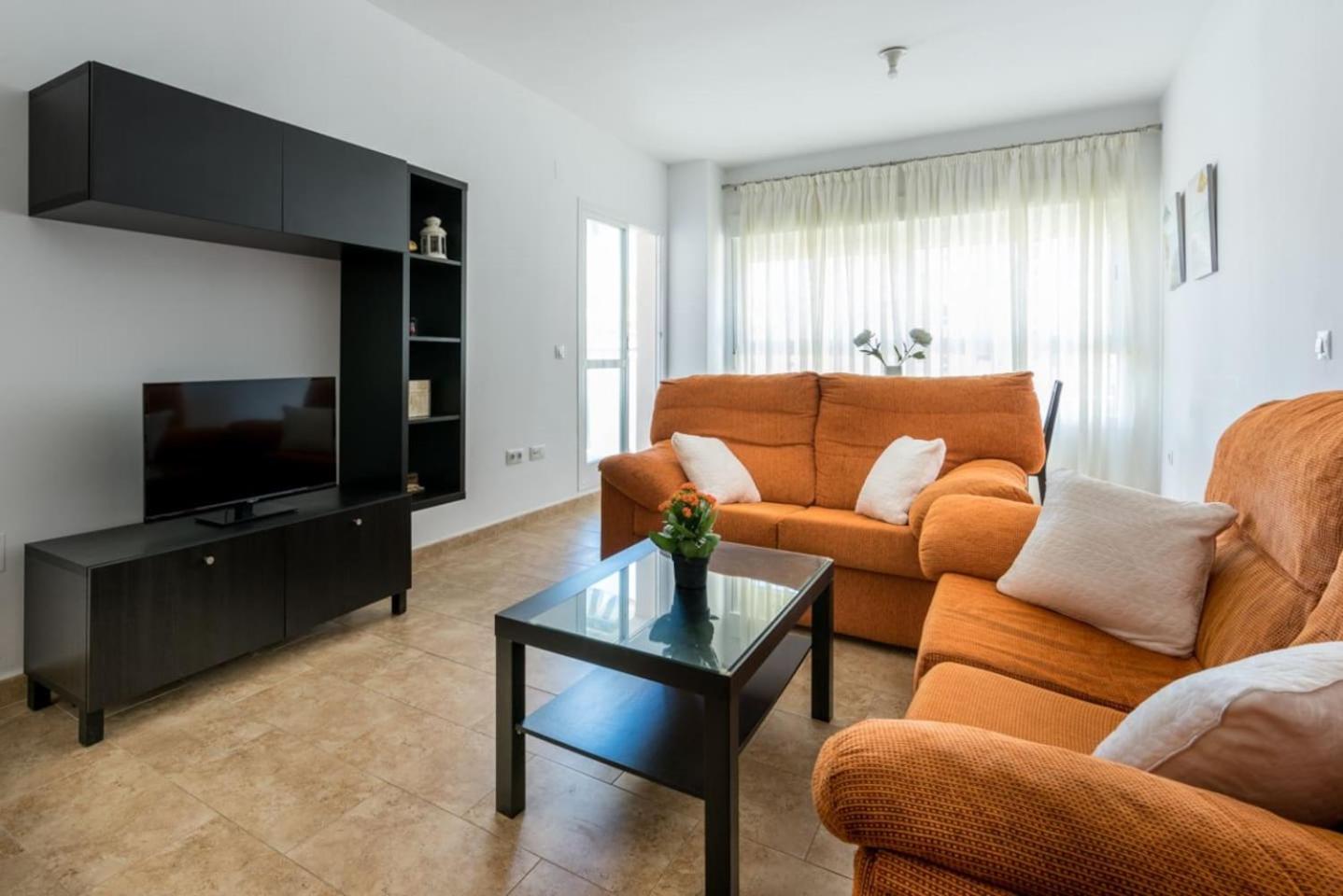 COMFORTABLE, CLOSE TO THE BEACH, POOL, NEW, PADDLE