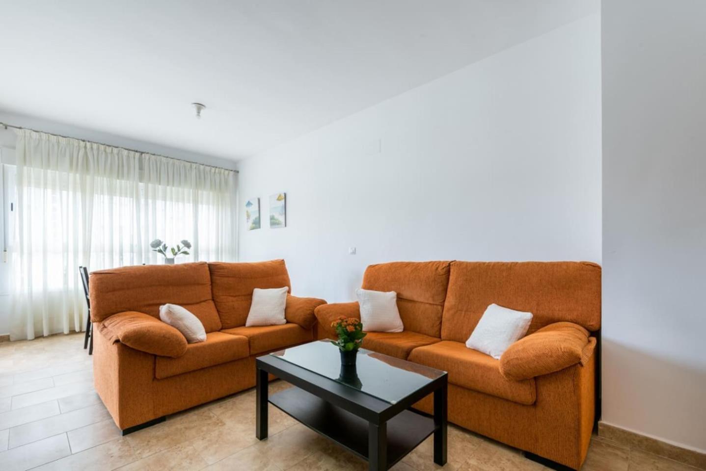 COMFORTABLE, CLOSE TO THE BEACH, POOL, NEW, PADDLE