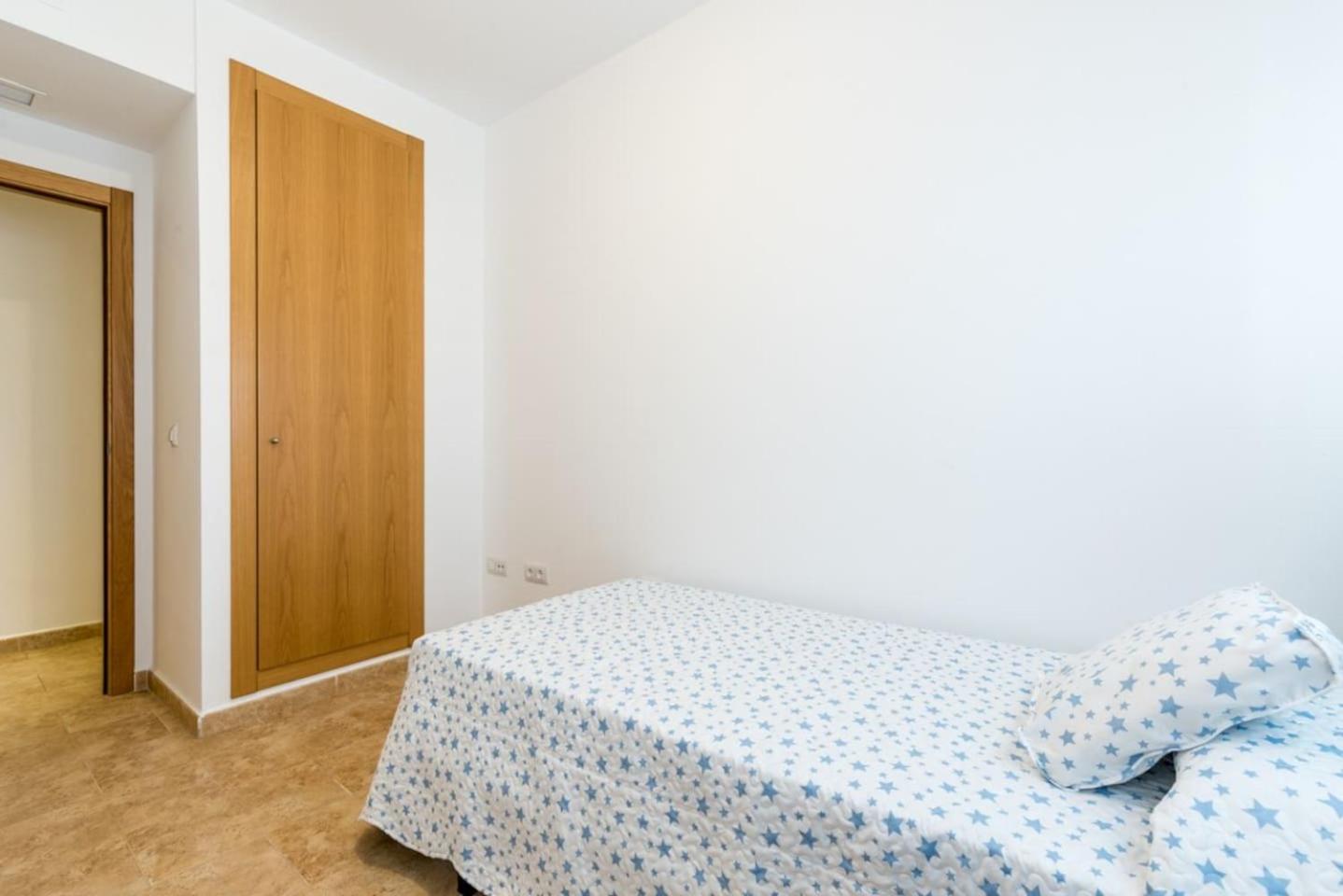 COMFORTABLE, CLOSE TO THE BEACH, POOL, NEW, PADDLE