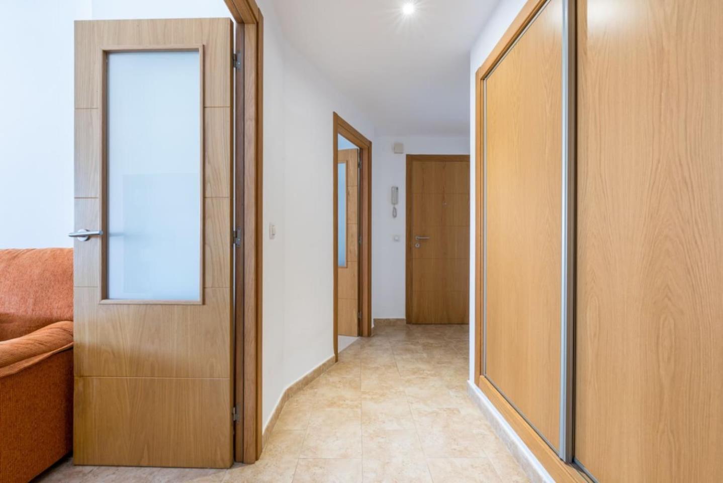 COMFORTABLE, CLOSE TO THE BEACH, POOL, NEW, PADDLE