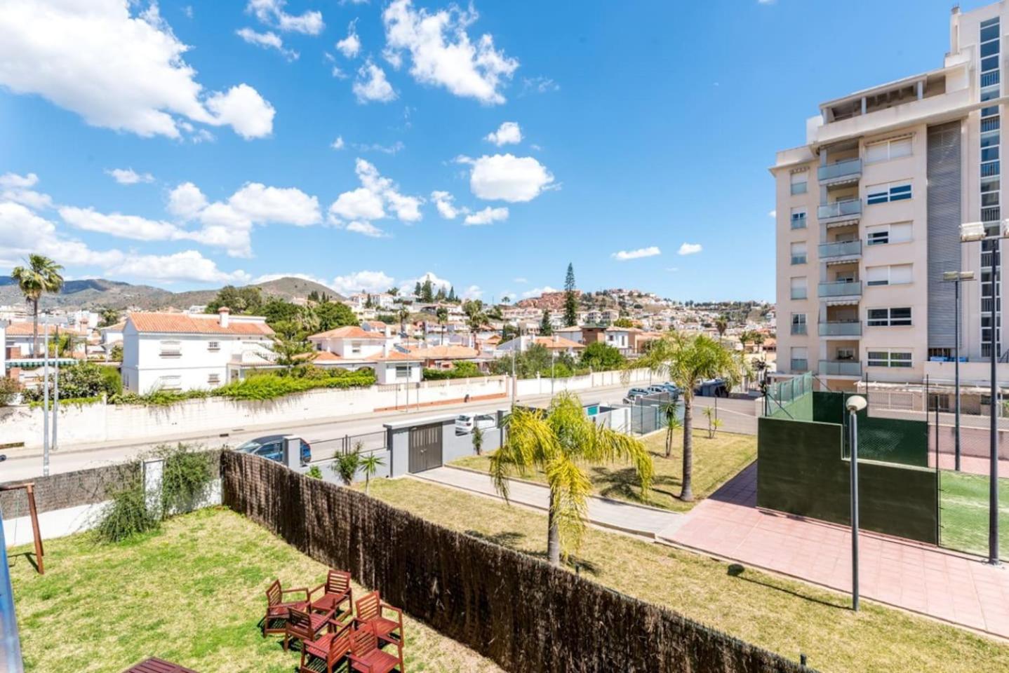 COMFORTABLE, CLOSE TO THE BEACH, POOL, NEW, PADDLE