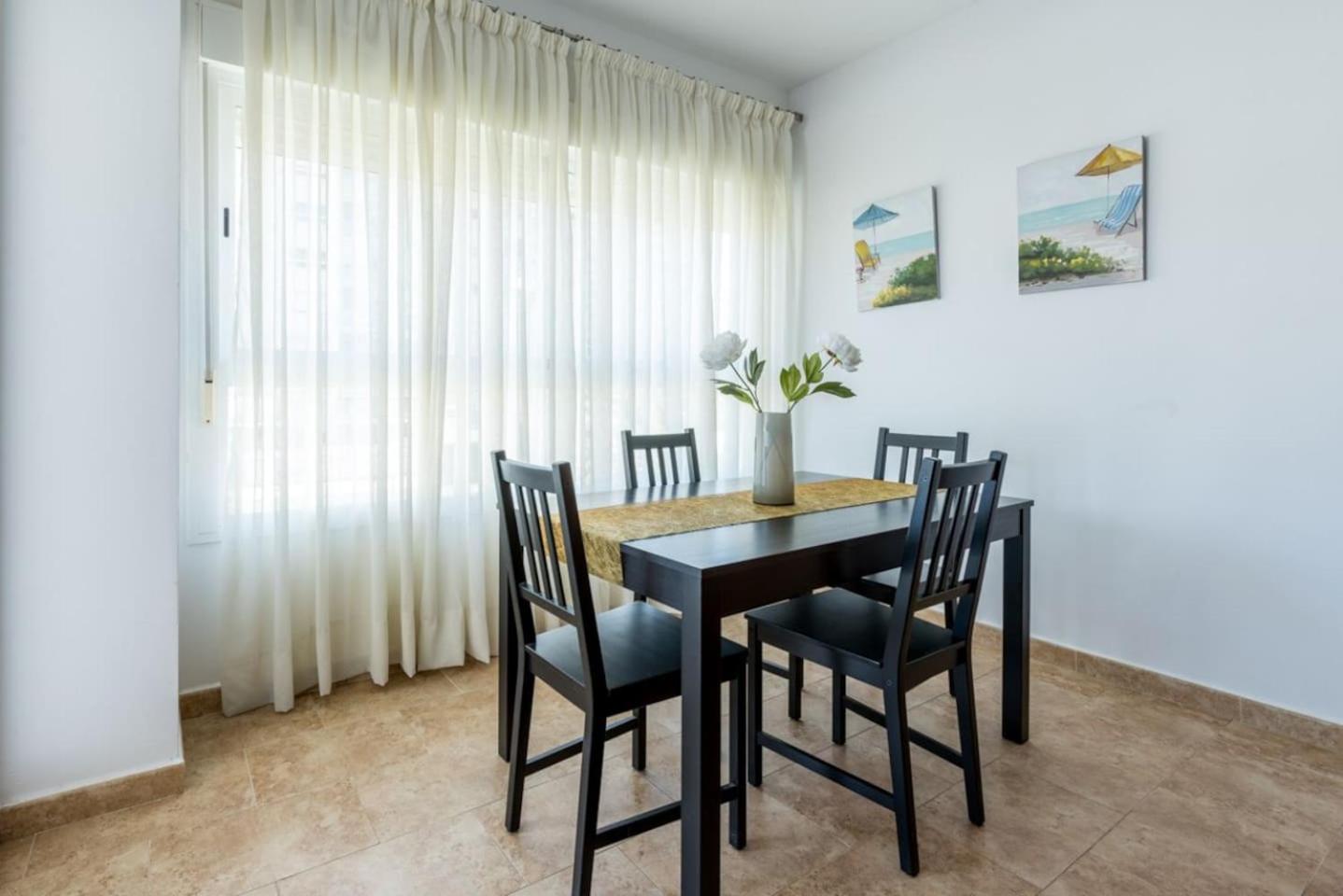 COMFORTABLE, CLOSE TO THE BEACH, POOL, NEW, PADDLE