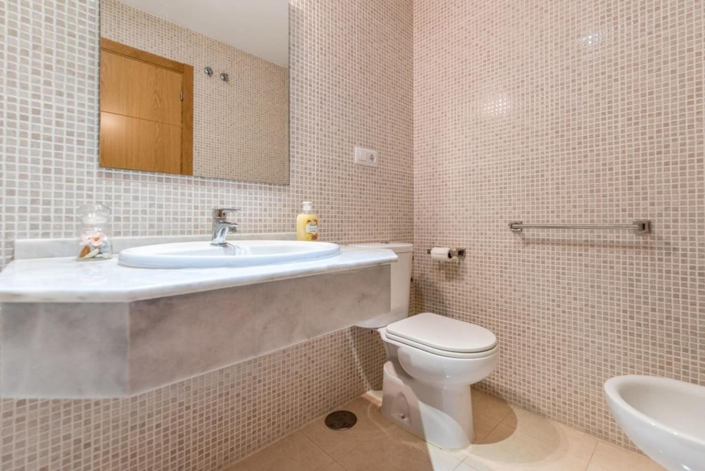 COMFORTABLE, CLOSE TO THE BEACH, POOL, NEW, PADDLE