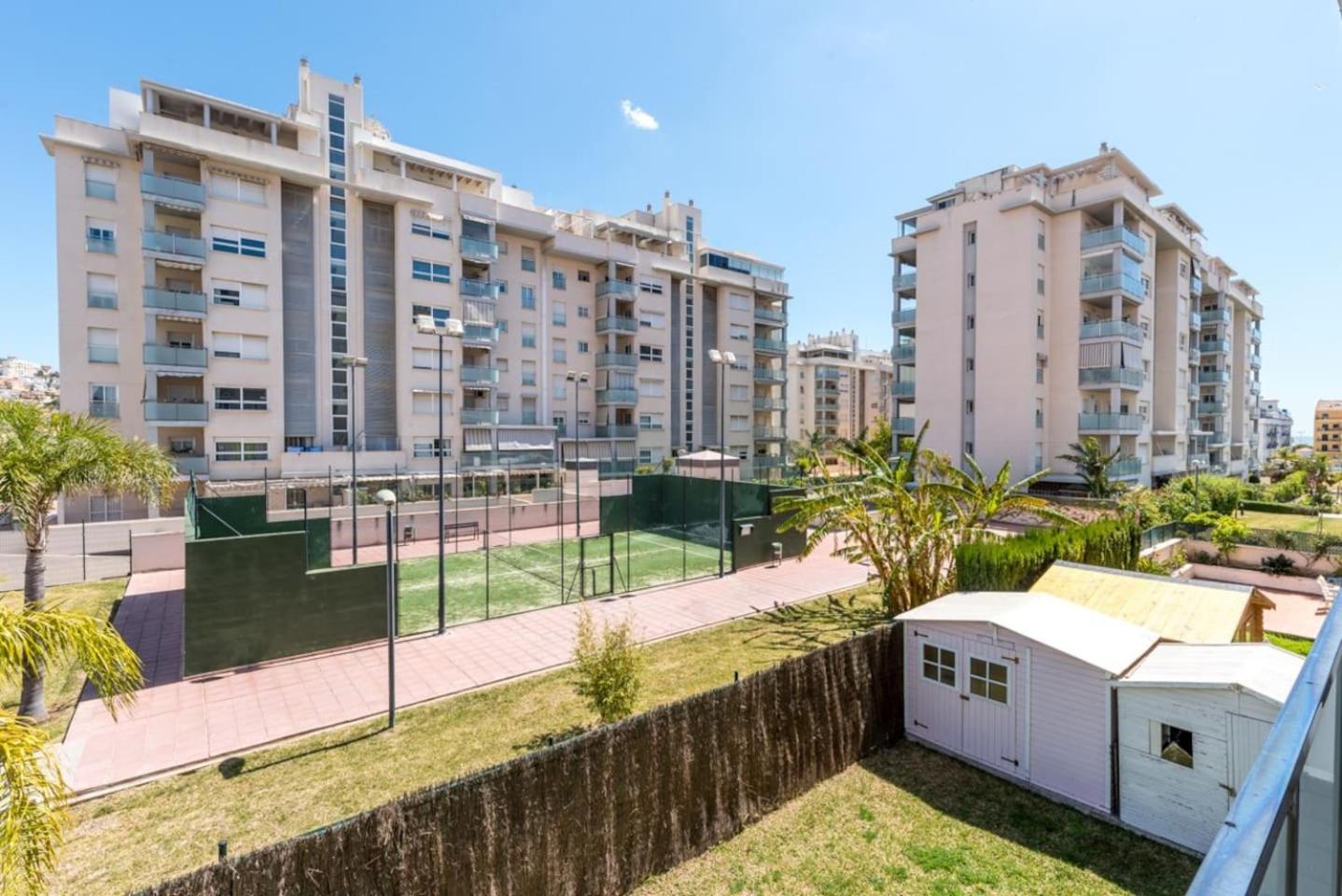 COMFORTABLE, CLOSE TO THE BEACH, POOL, NEW, PADDLE