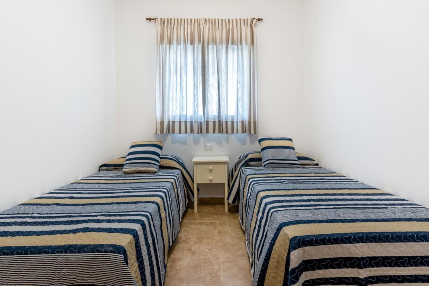 COMFORTABLE, CLOSE TO THE BEACH, POOL, NEW, PADDLE