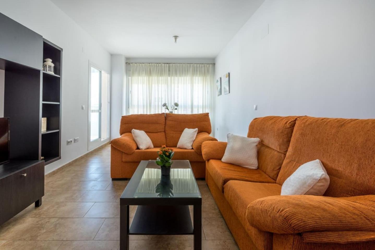 COMFORTABLE, CLOSE TO THE BEACH, POOL, NEW, PADDLE