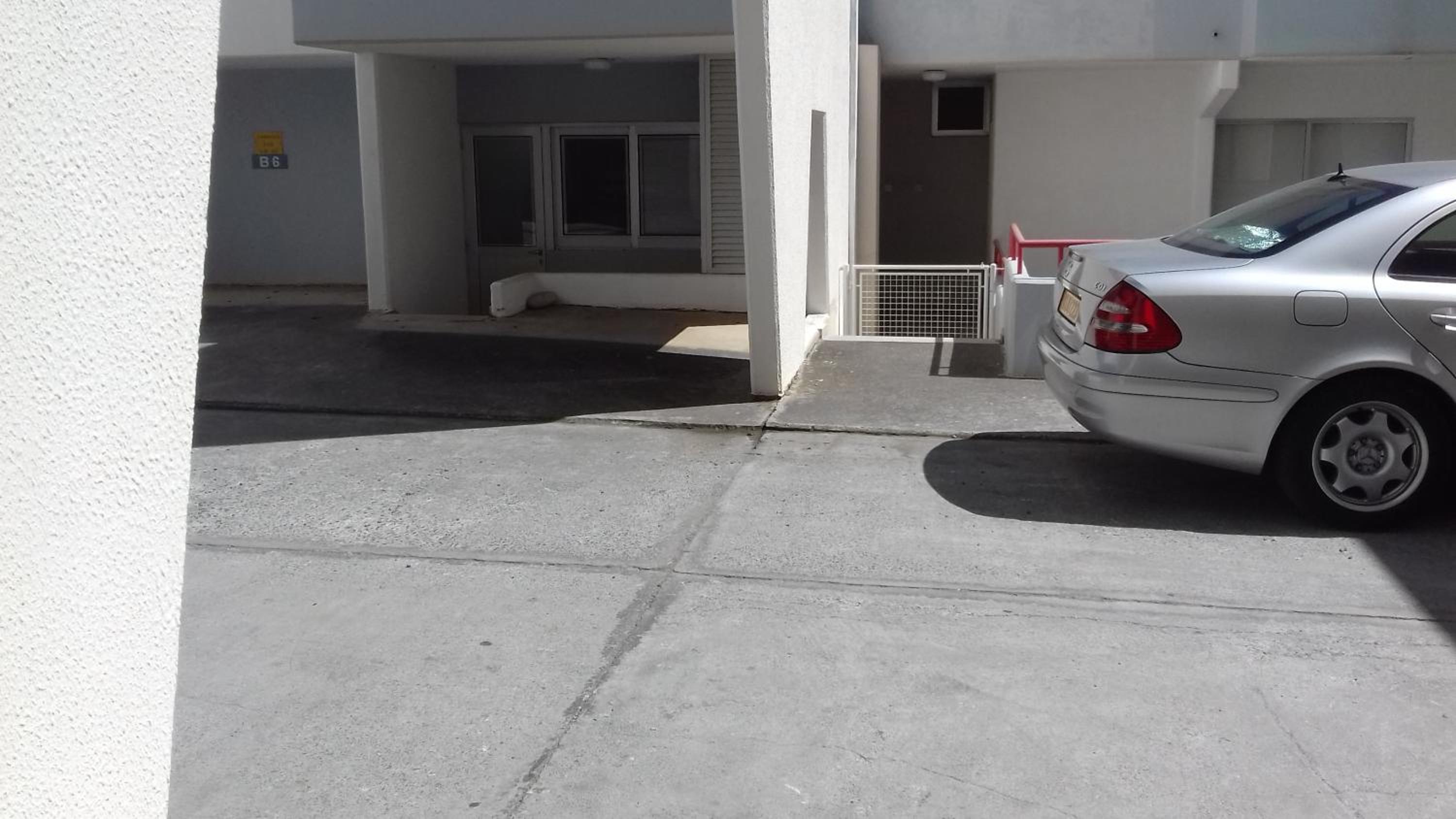 Amathusia beach apartment