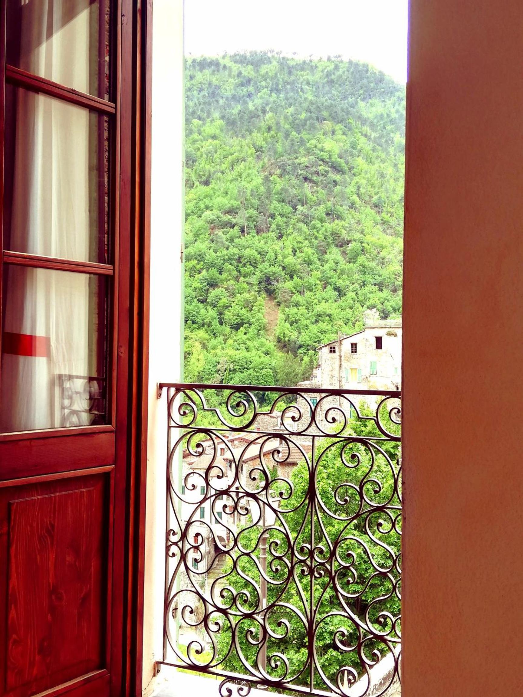 La Casa Rosa en Pigna