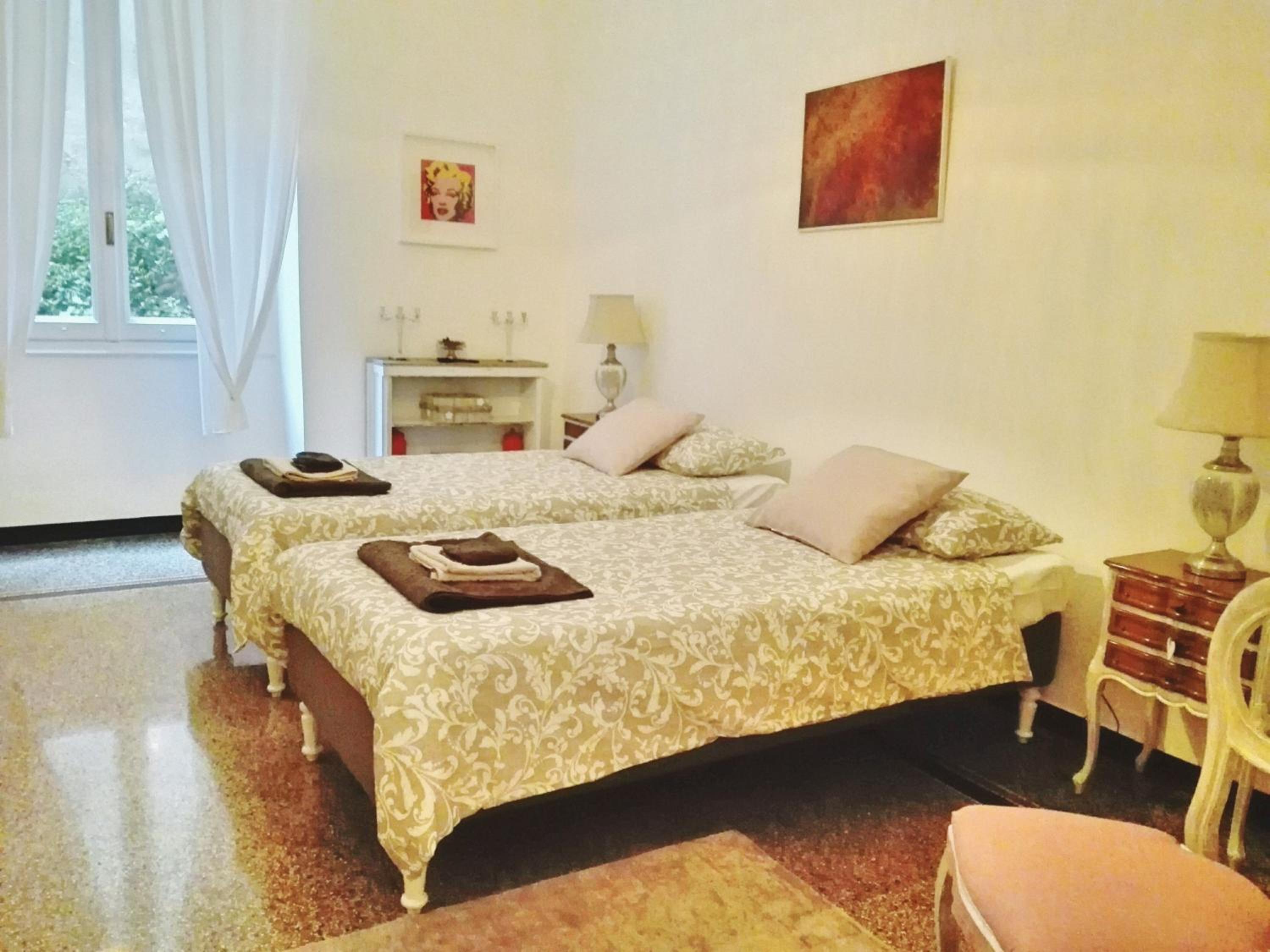Central chic apartment view 3