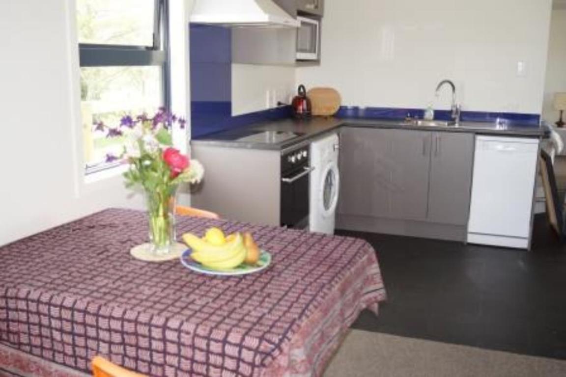 Waihakeke Cottage