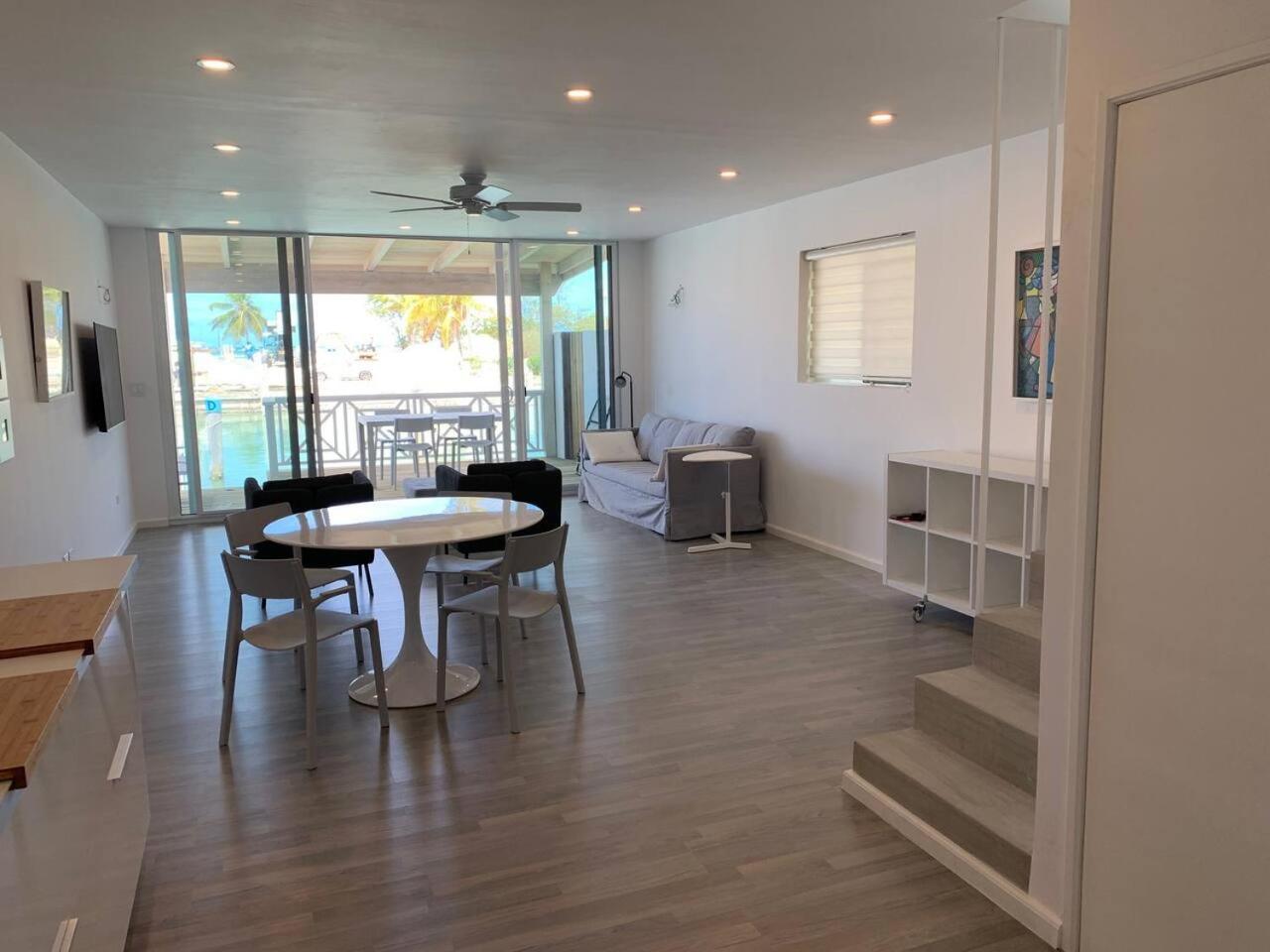 Luxury Waterfront Villa 431F Starlink Wifi