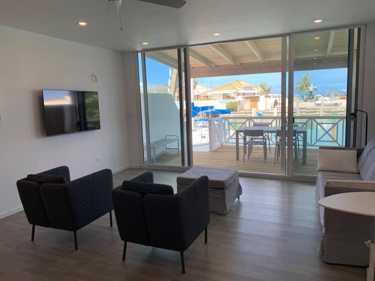 Luxury Waterfront Villa 431F Starlink Wifi