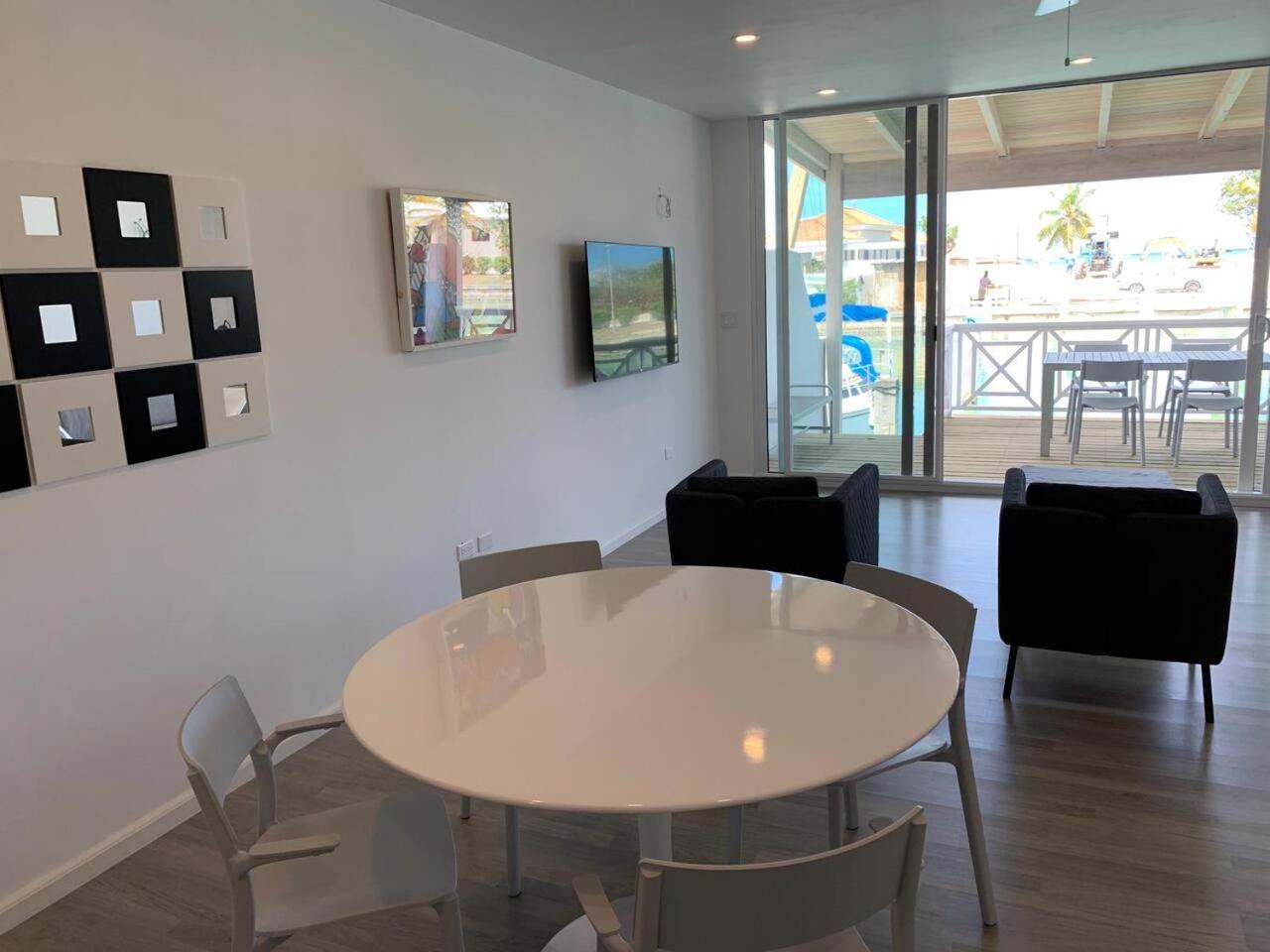 Luxury Waterfront Villa 431F Starlink Wifi