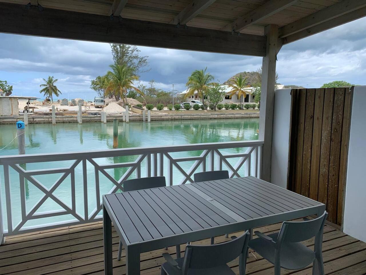 Luxury Waterfront Villa 431F Starlink Wifi