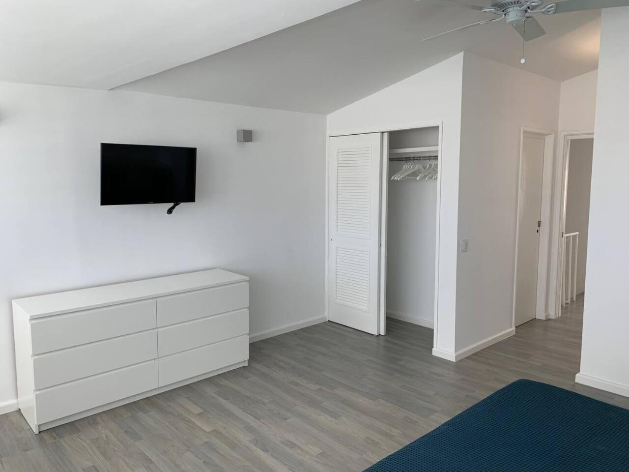 Luxury Waterfront Villa 431F Starlink Wifi