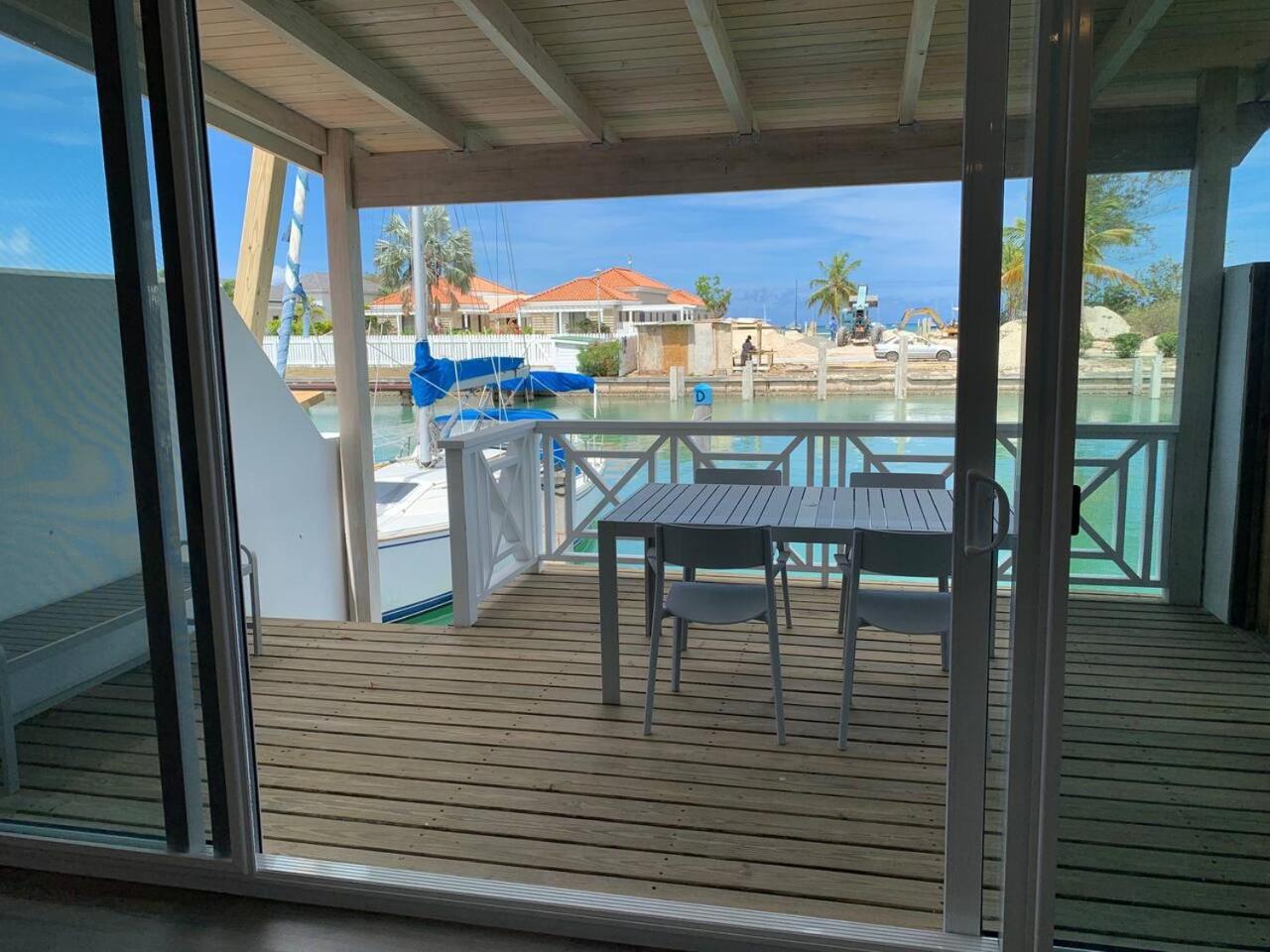 Luxury Waterfront Villa 431F Starlink Wifi