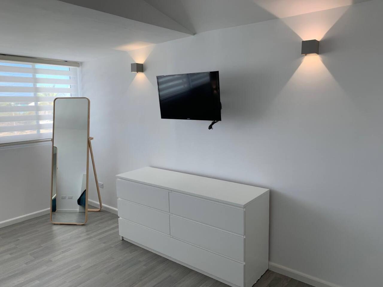 Luxury Waterfront Villa 431F Starlink Wifi