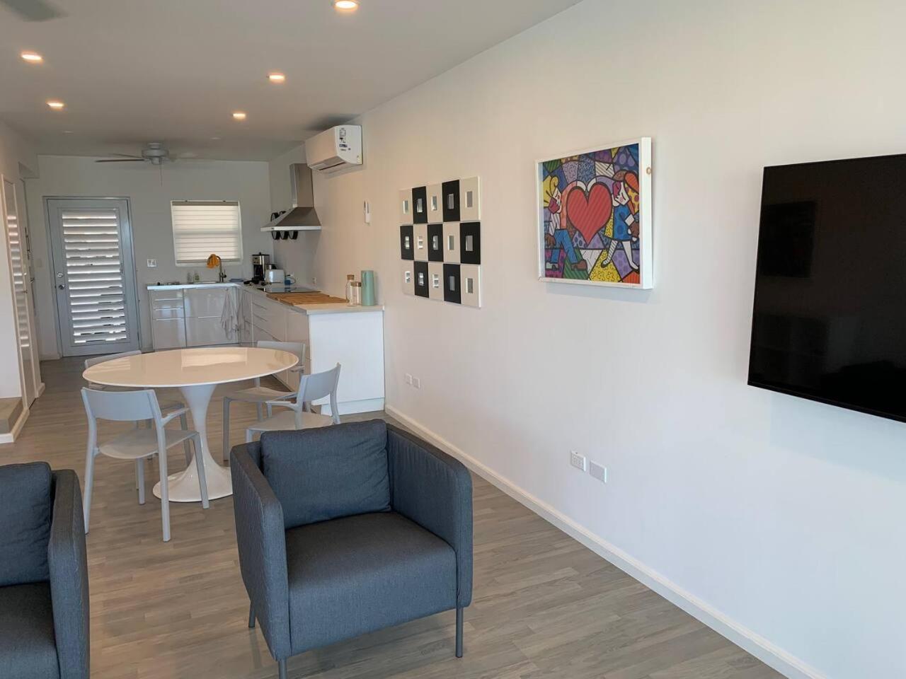 Luxury Waterfront Villa 431F Starlink Wifi