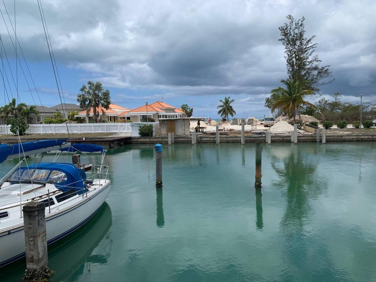 Luxury Waterfront Villa 431F Starlink Wifi