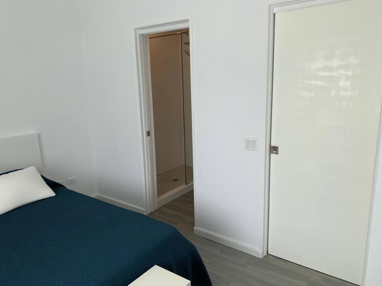Luxury Waterfront Villa 431F Starlink Wifi
