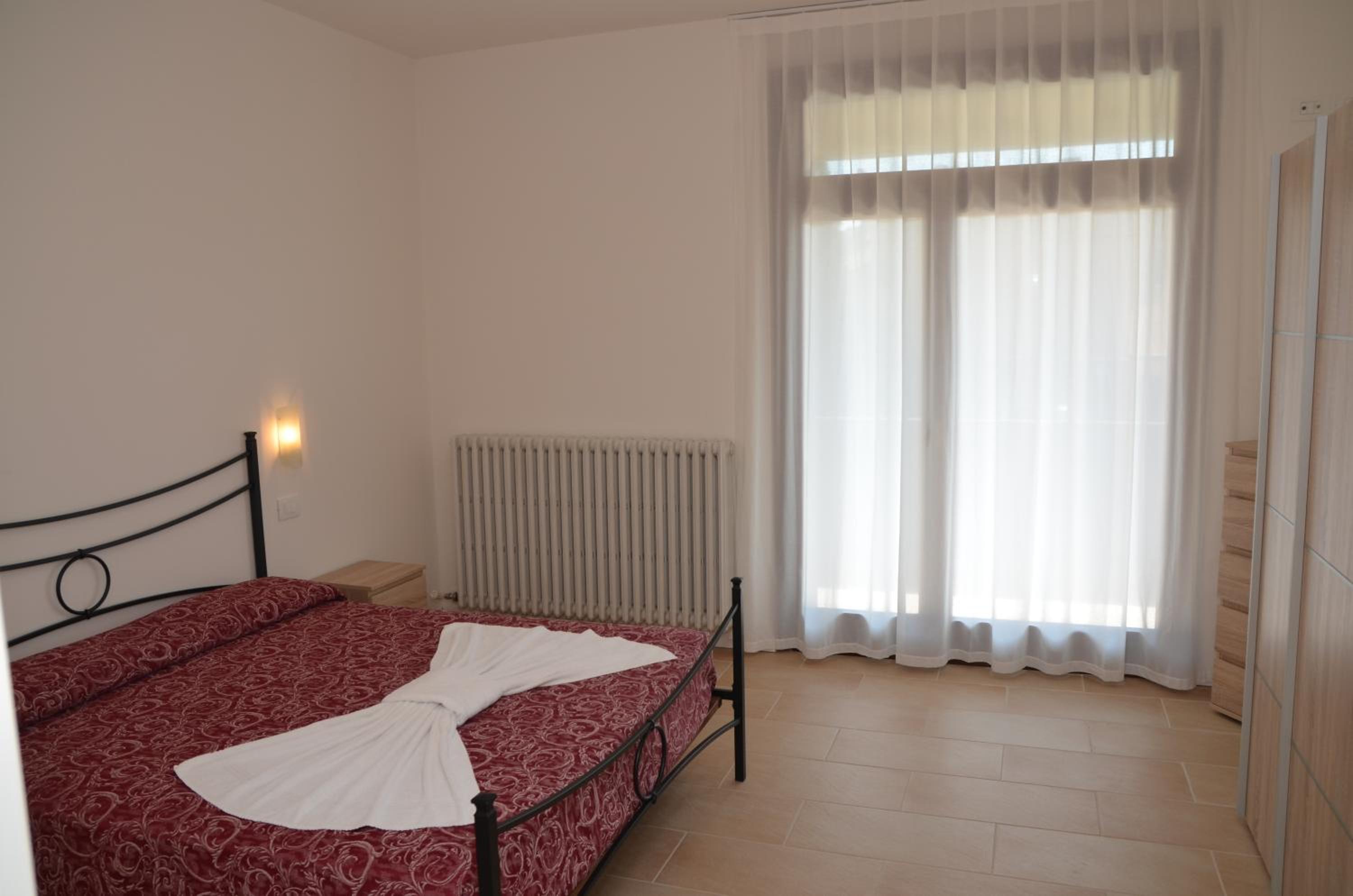Trilocale Palazzo Garda view 5