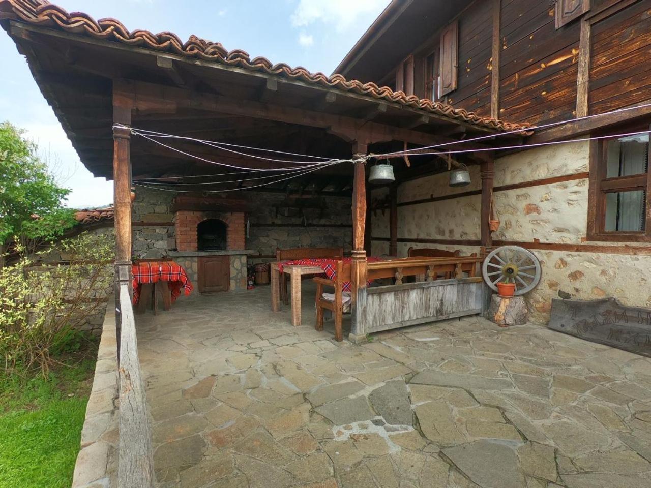 Hadji Neikovi Guest Houses