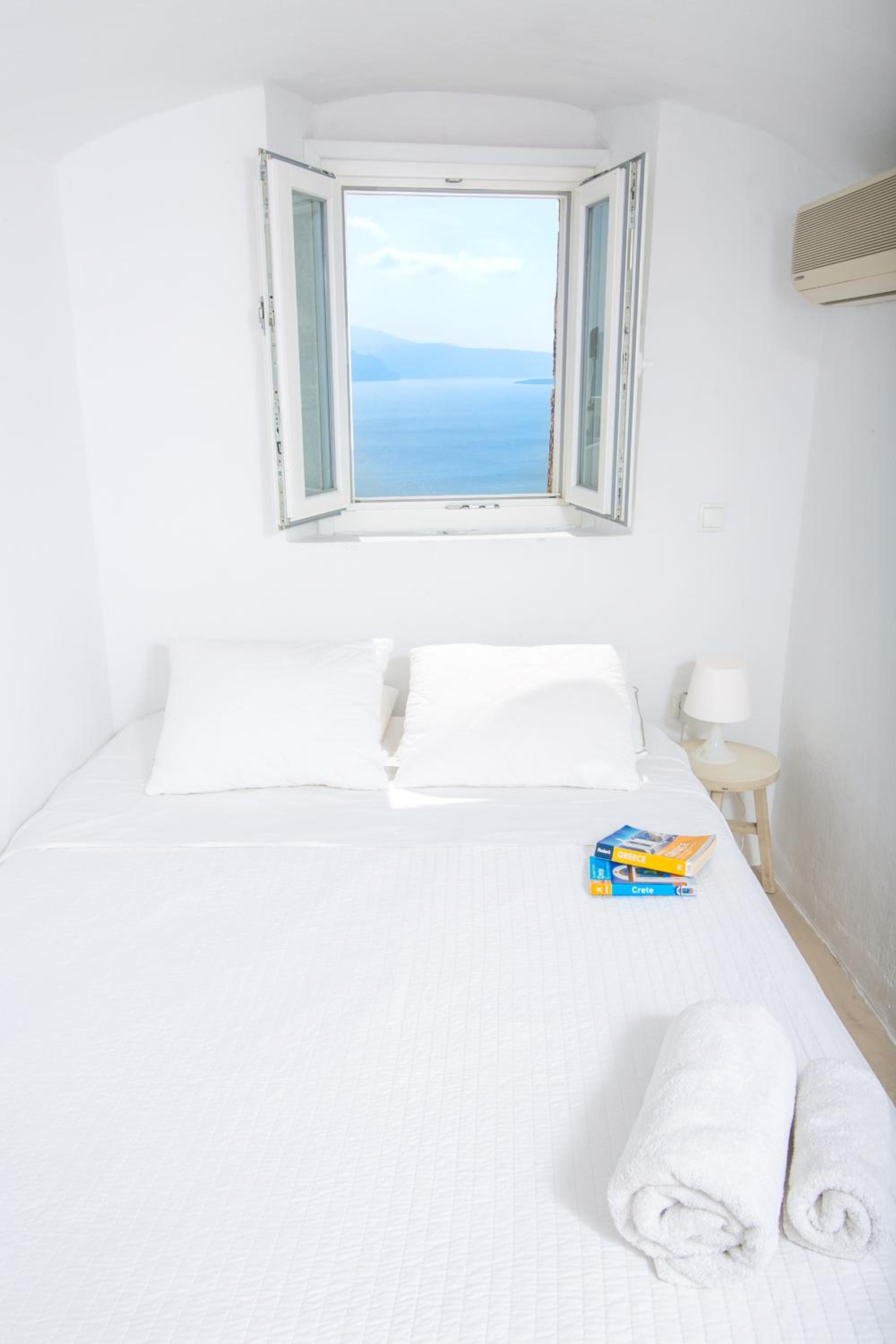 Menias Cave House photo 2