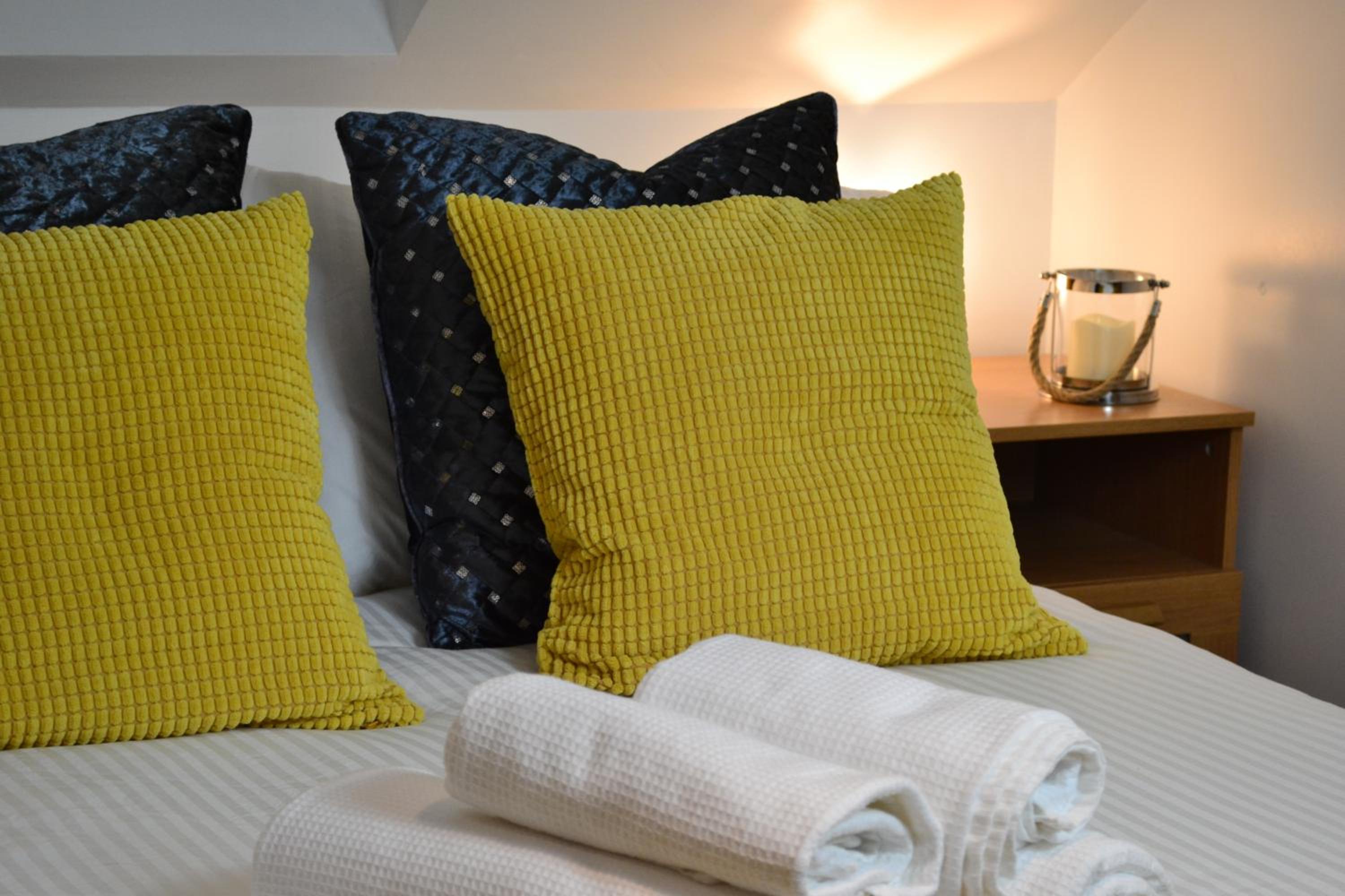 Epicsa - Family & Corporate Stay MEWS APARTMENTS with FREE parking view 2