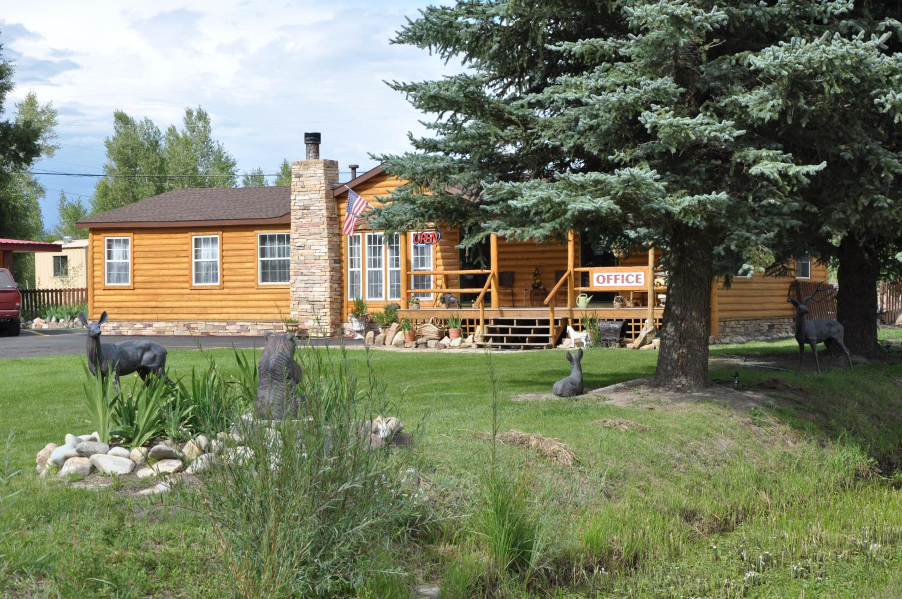 Gunnison Vacations - Long Holiday Motel - Property Image 28