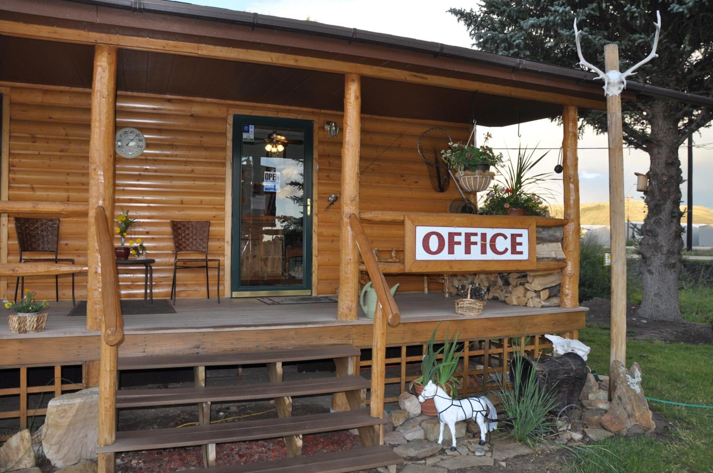 Gunnison Vacations - Long Holiday Motel - Property Image 33