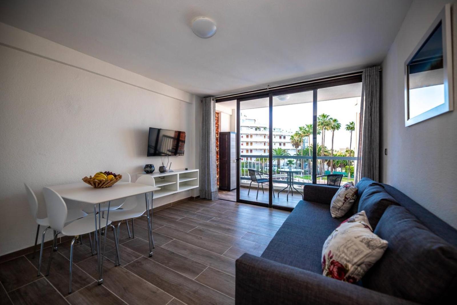 Modern Apartment with pool and Wifi