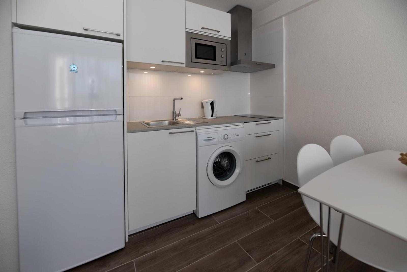 Modern Apartment with pool and Wifi