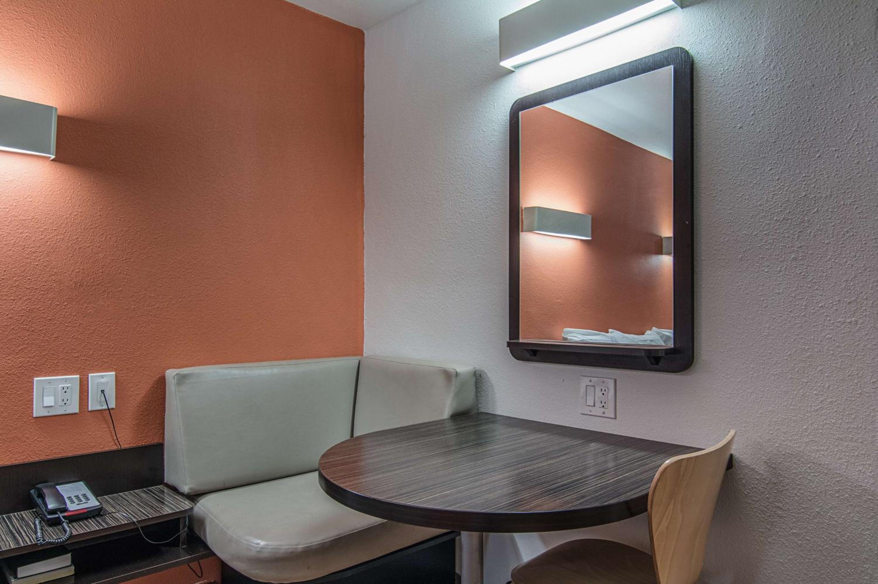 Motel 6-Texarkana, AR