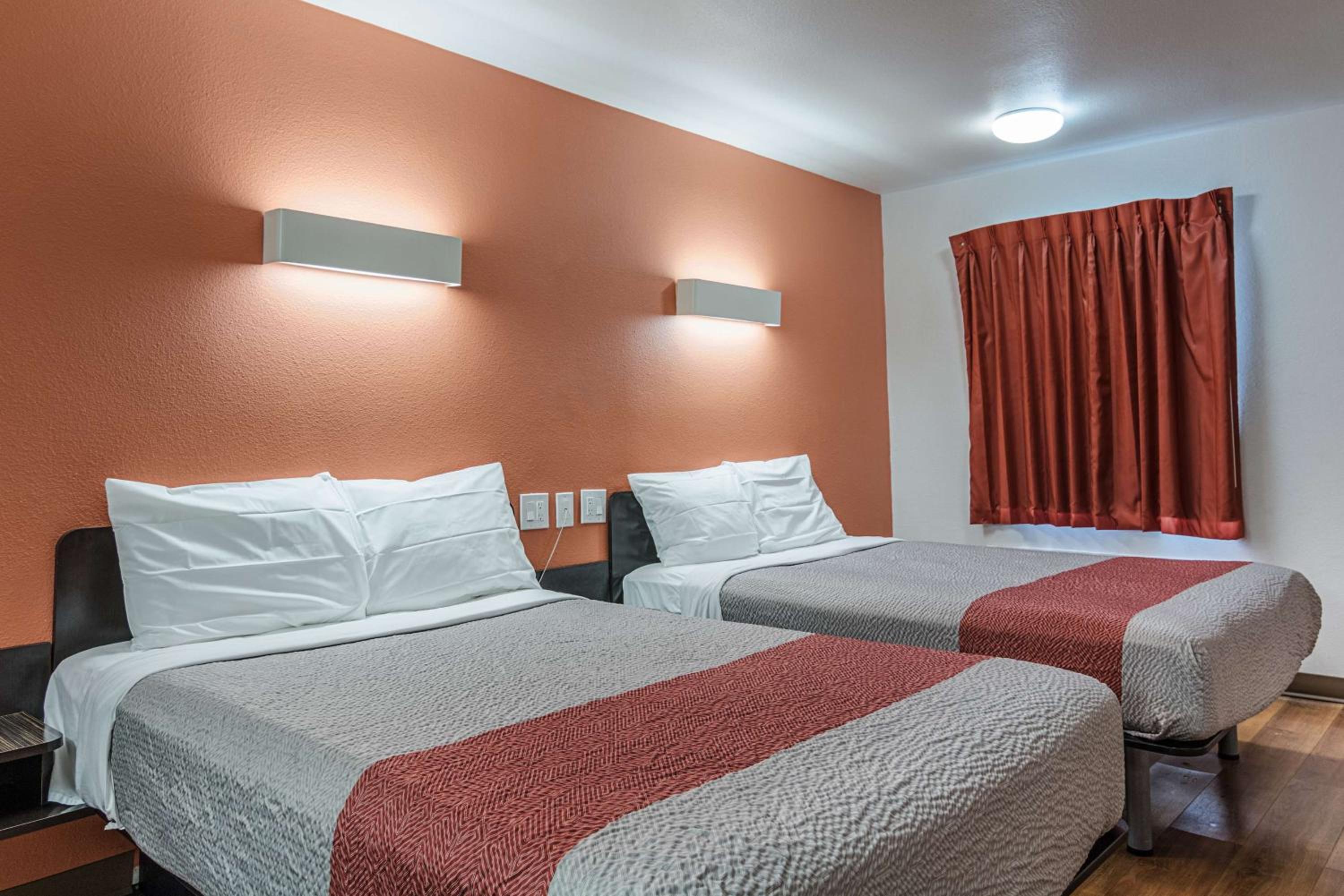 Motel 6-Texarkana, AR
