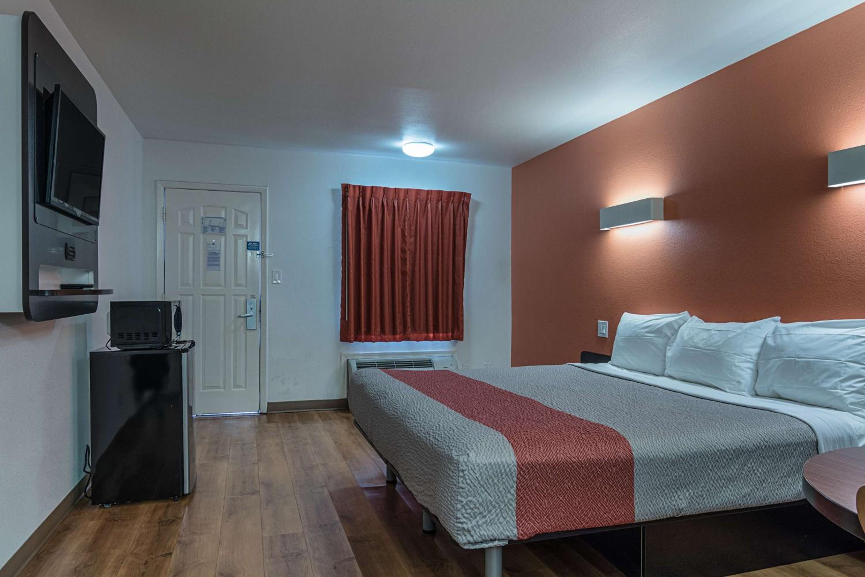 Motel 6-Texarkana, AR