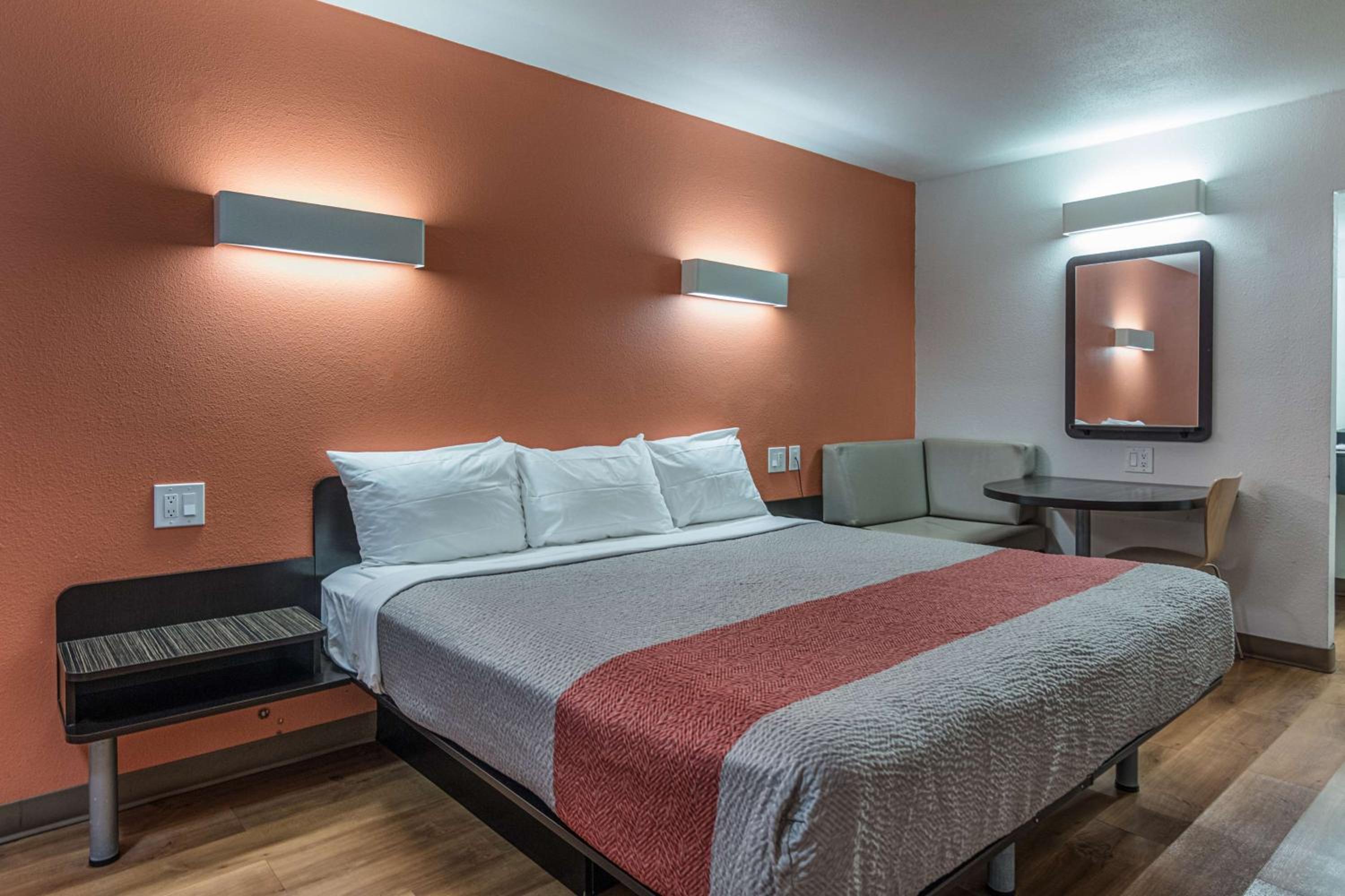 Motel 6-Texarkana, AR